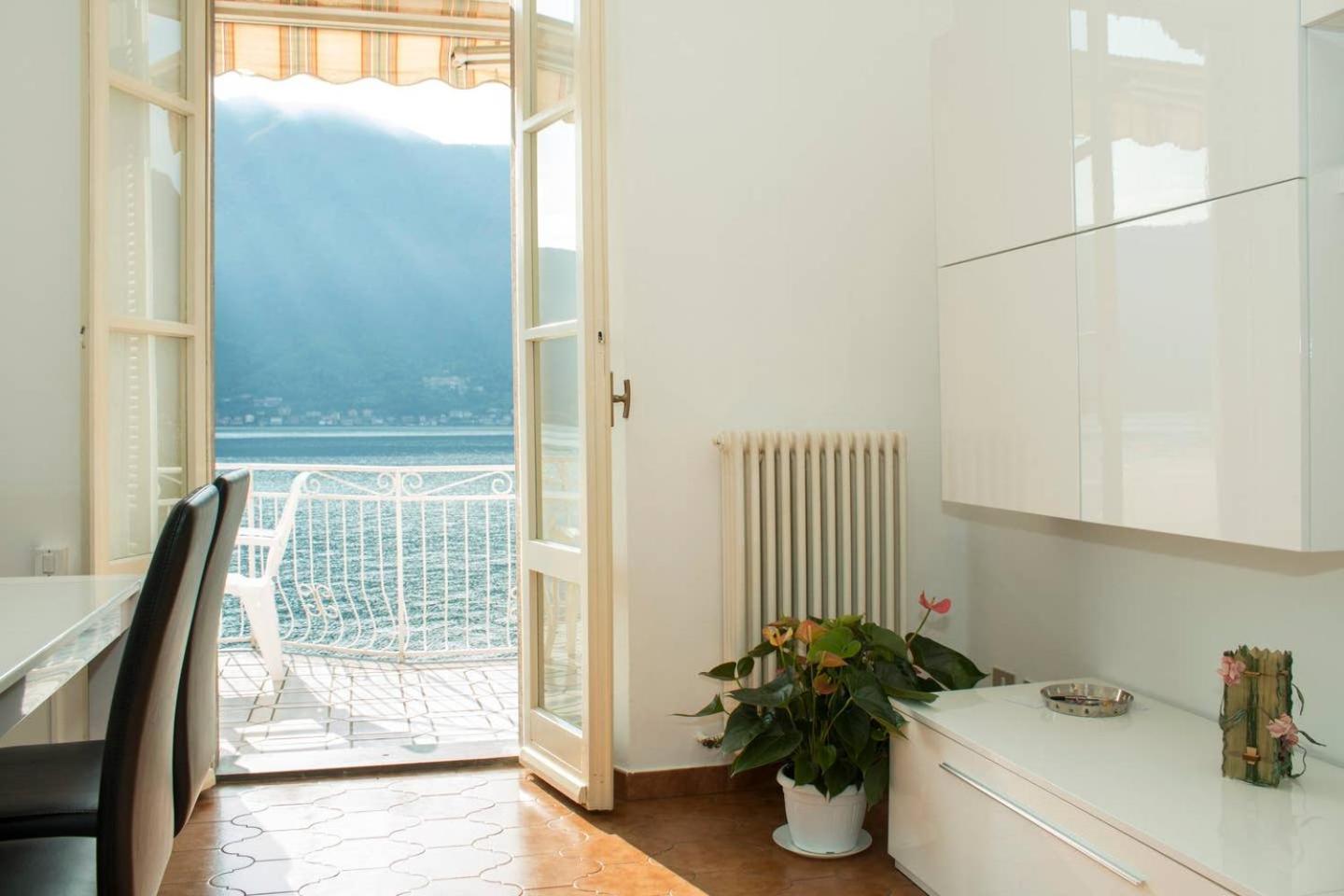 Wonderful On Lakeside Apartment