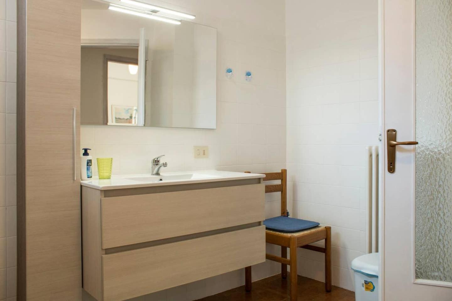 Wonderful On Lakeside Apartment *