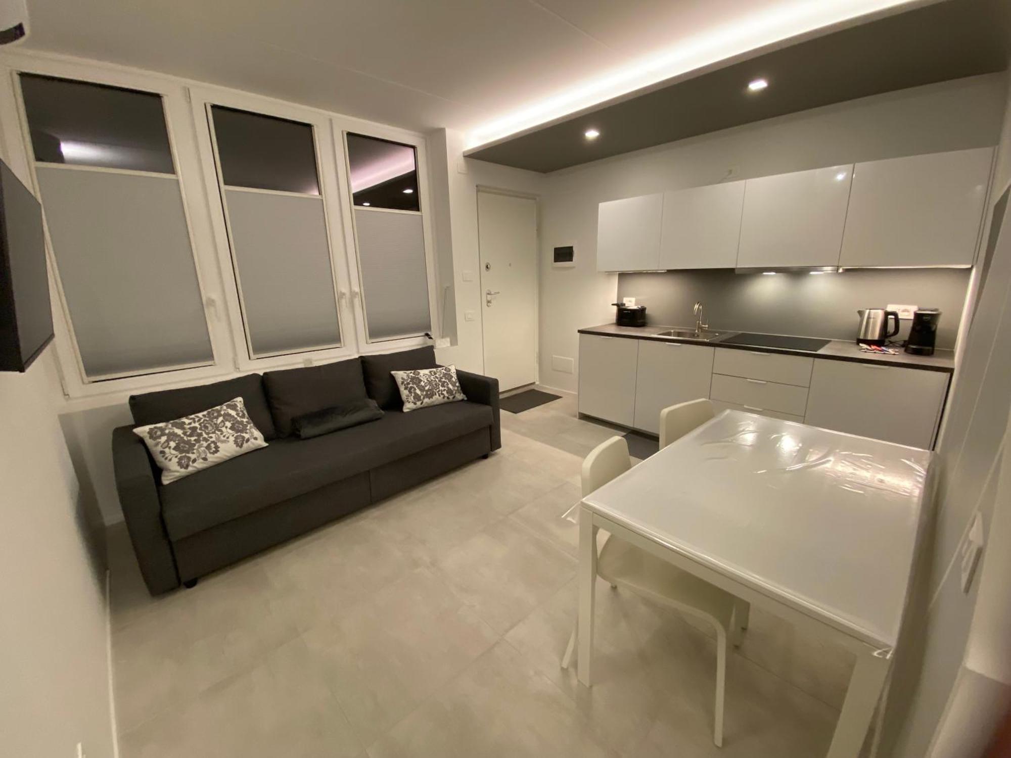 Apartment New Residenza Le Essenze - I 7 Laghi *