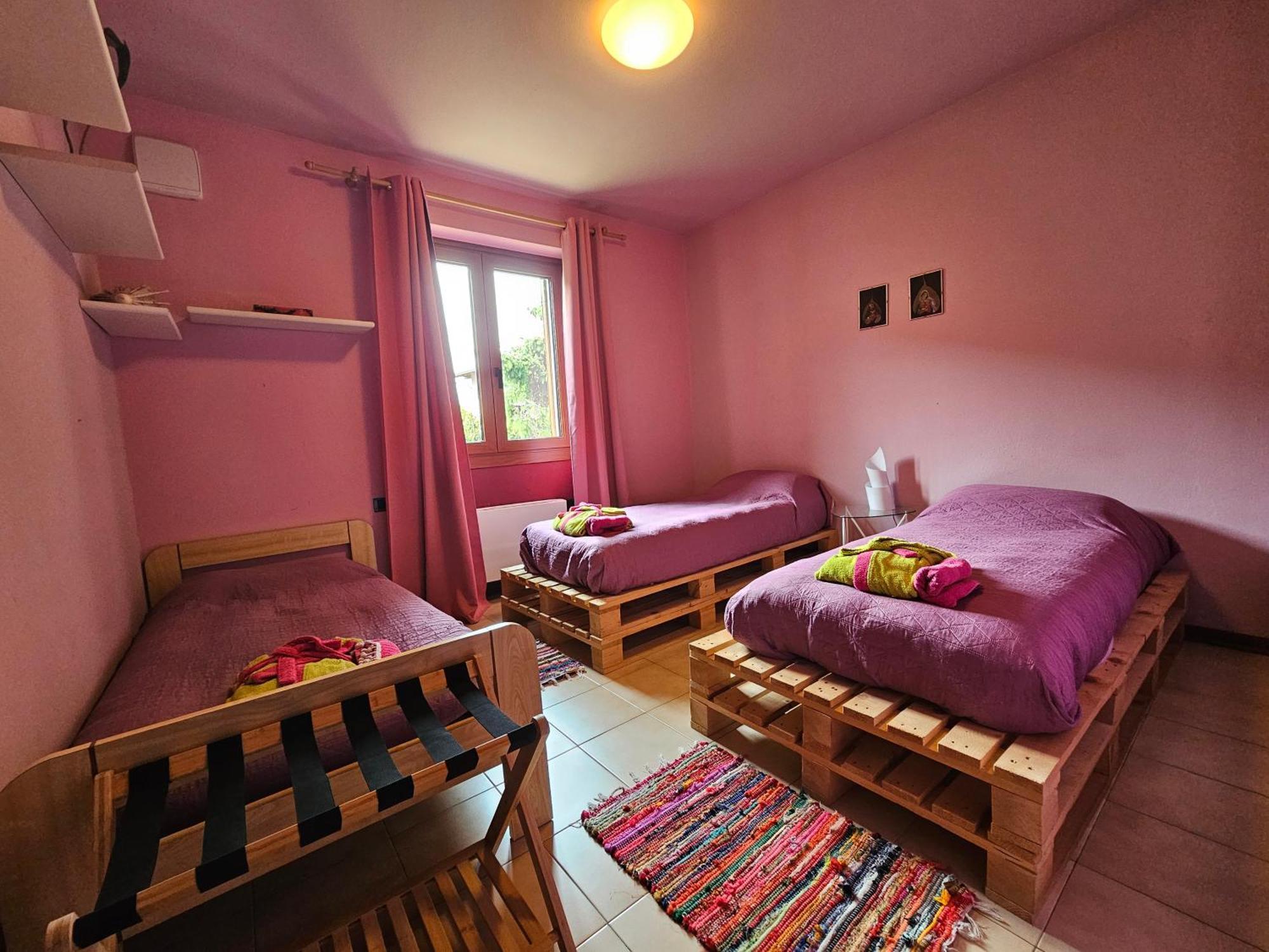 Villa Iris -pet Friendly - Garden - Private Parking- Bike Friendly House *