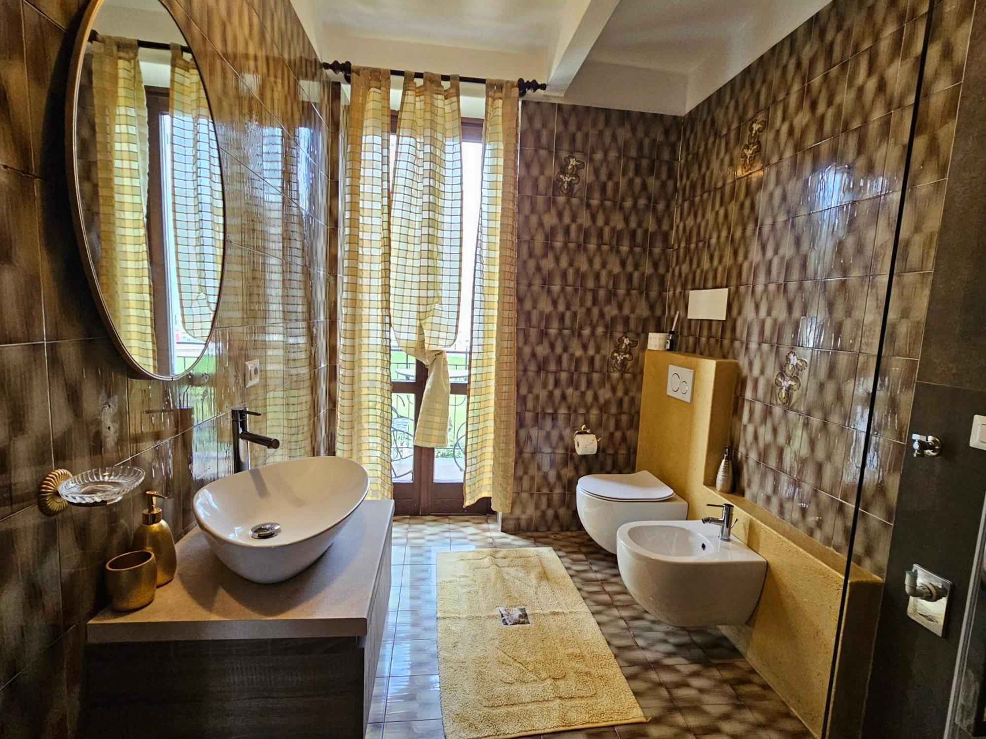 Foreground - Pet Friendly Stay- Garden-parking-lake View- Bike Friendly House *