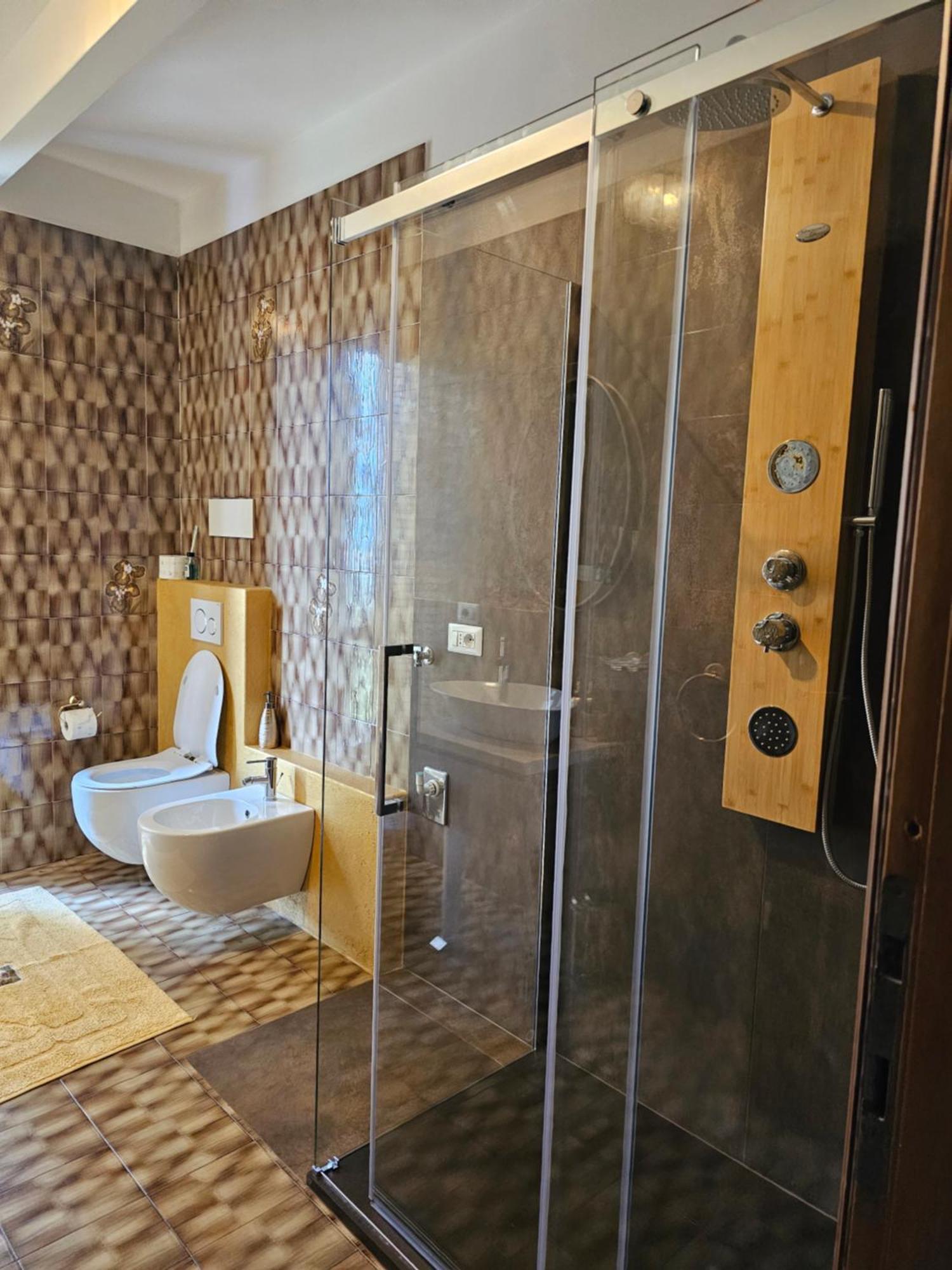 Foreground - Pet Friendly Stay- Garden-parking-lake View- Bike Friendly House Casa vacanze Colico