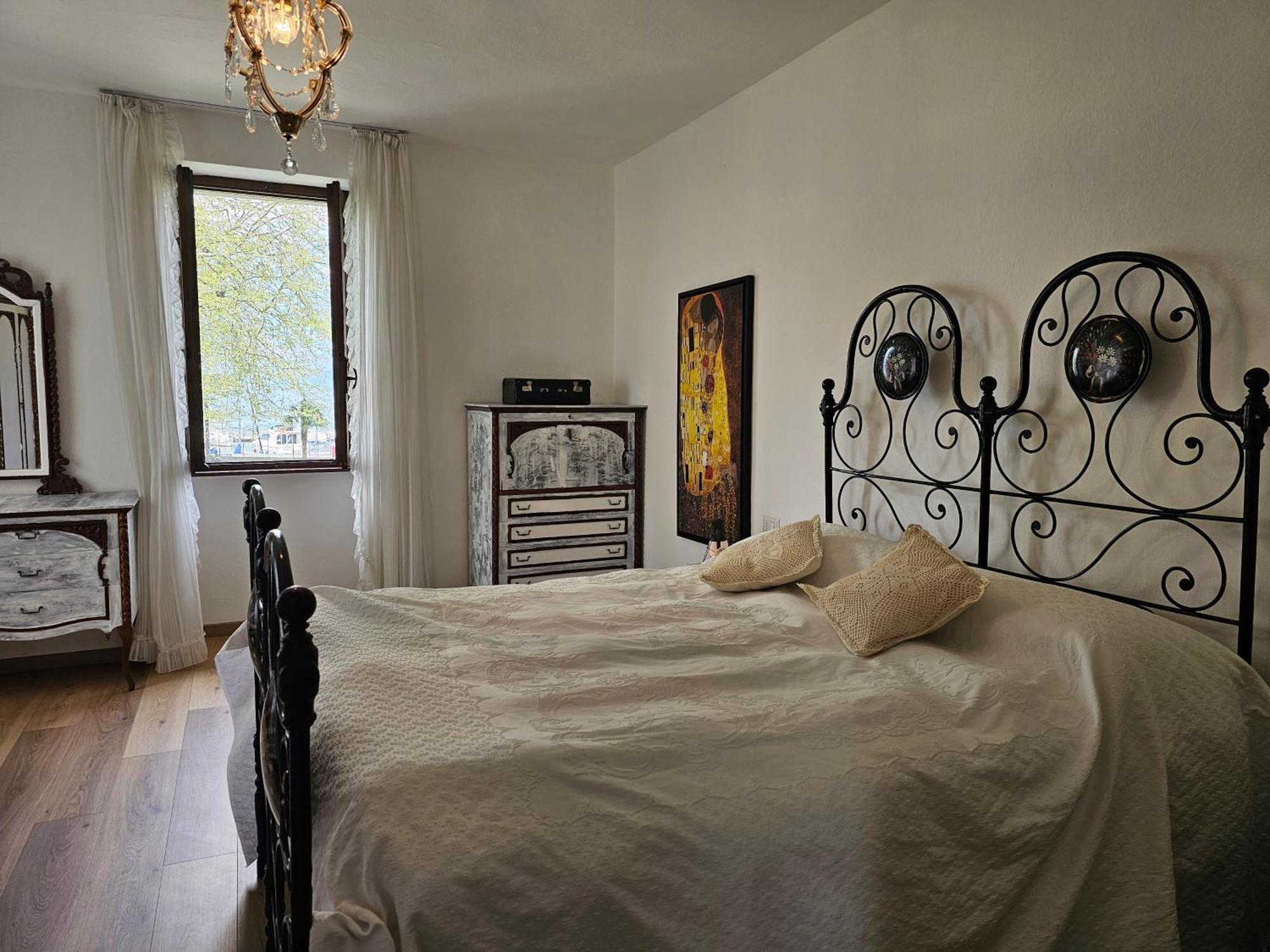 Foreground - Pet Friendly Stay- Garden-parking-lake View- Bike Friendly House Holiday home