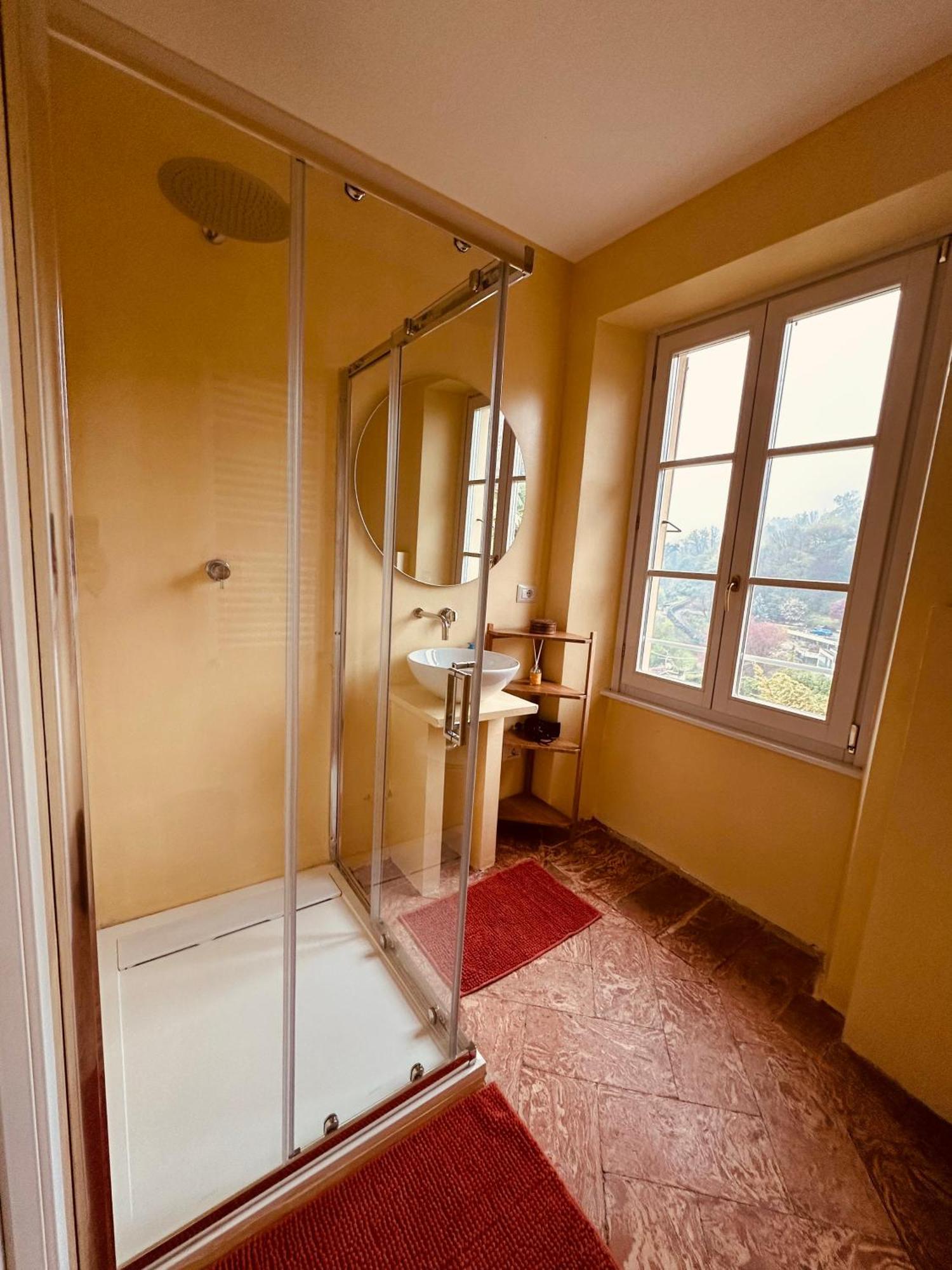 Corti Lakeview Bed & Breakfast