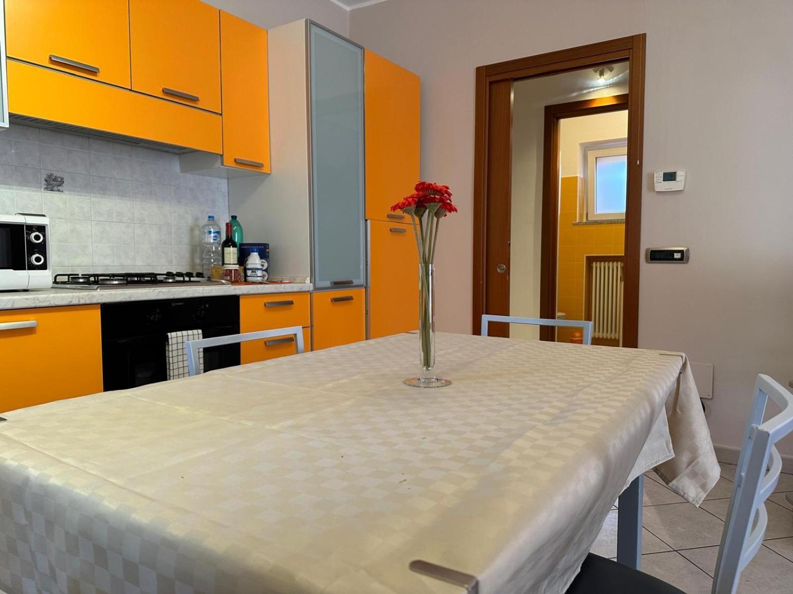 Orange Apartment Lezzeno