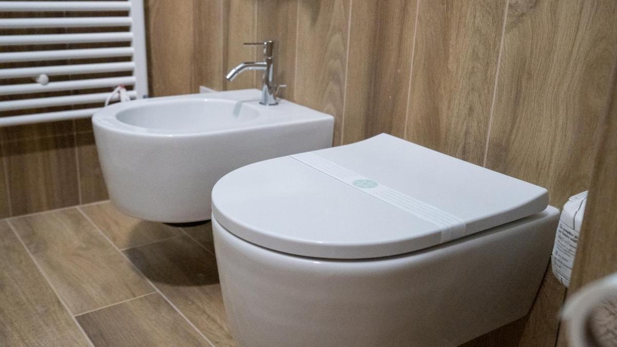 Apartment Del 1400 Nel Cuore Del Centro Storico A 2 Min Dal Porto E Con 2 Bici Gratuite Como