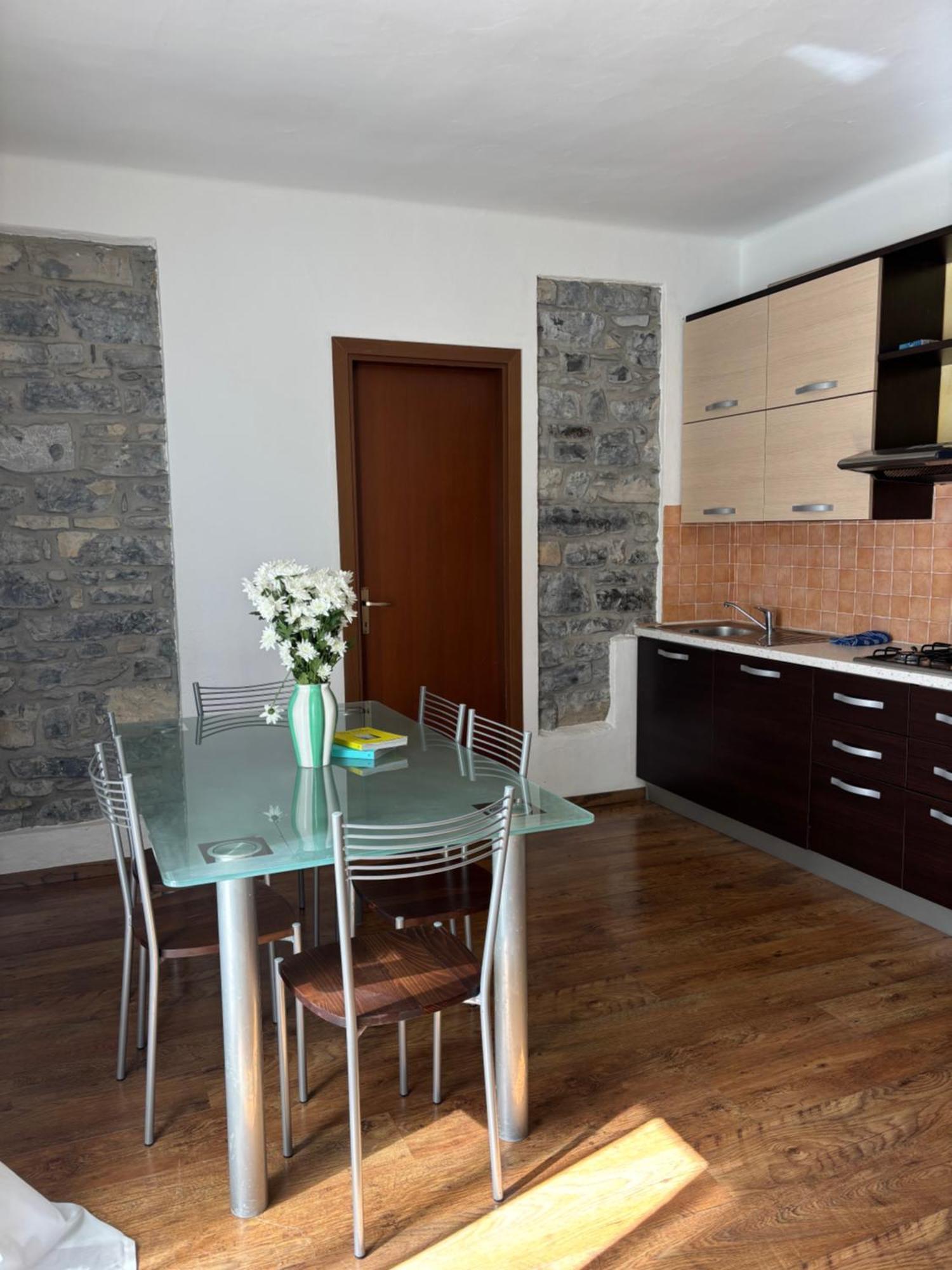 Charming & Bright Lakefront * Argegno