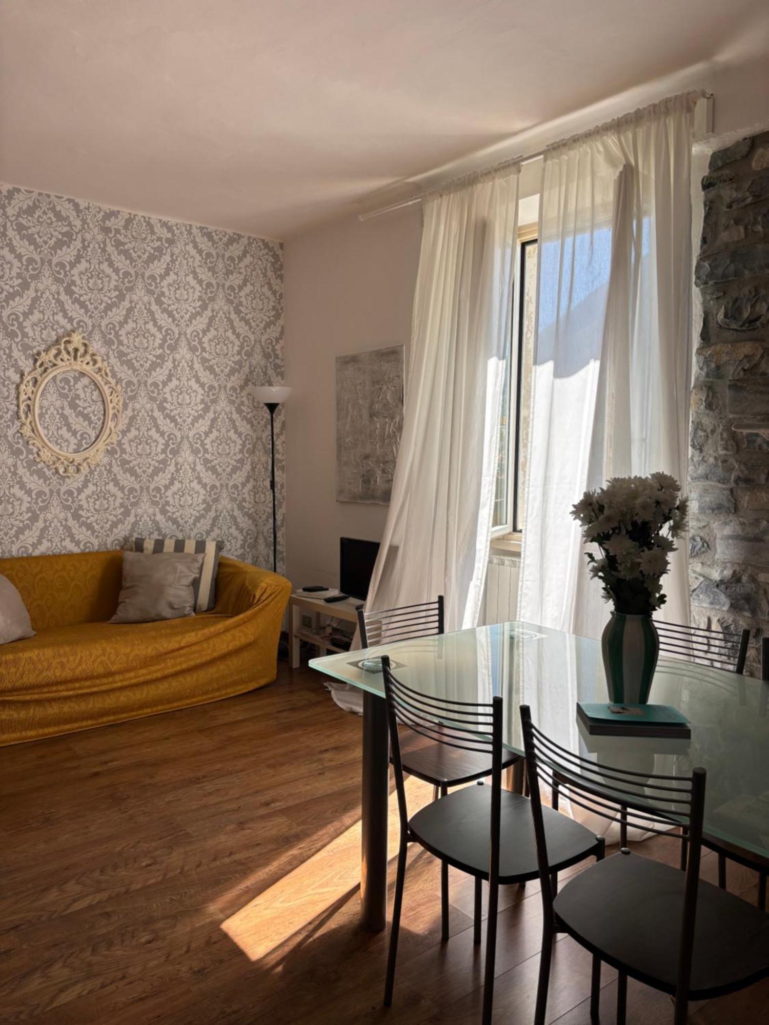 Apartment Charming & Bright Lakefront