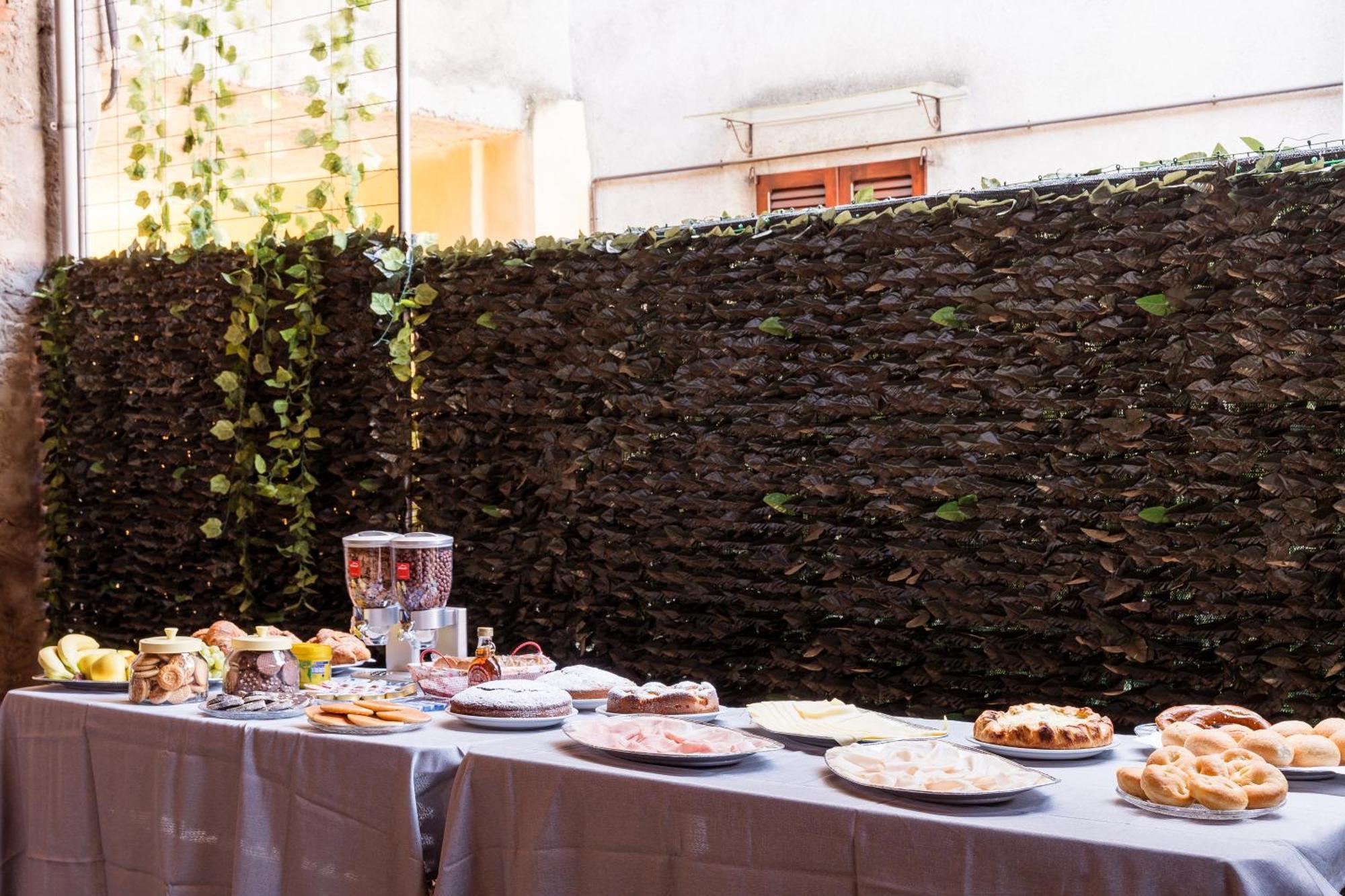 B&B La Corte And Home Restaurant - Free Parking - 10 Minutes To The Lake And Centre