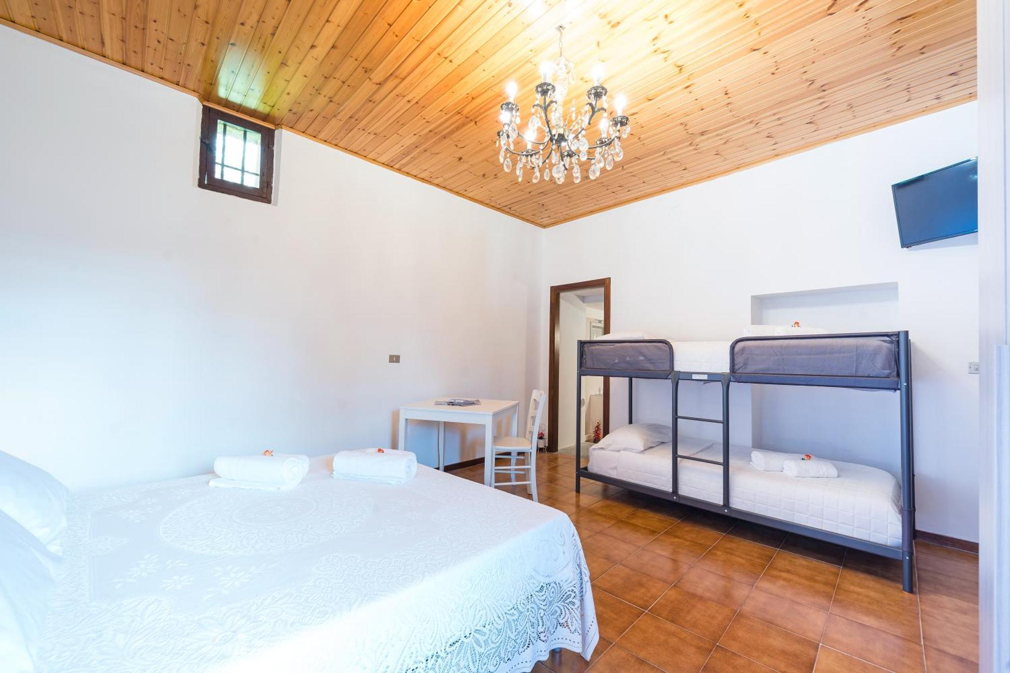 B&B La Corte And Home Restaurant - Free Parking - 10 Minutes To The Lake And Centre Como