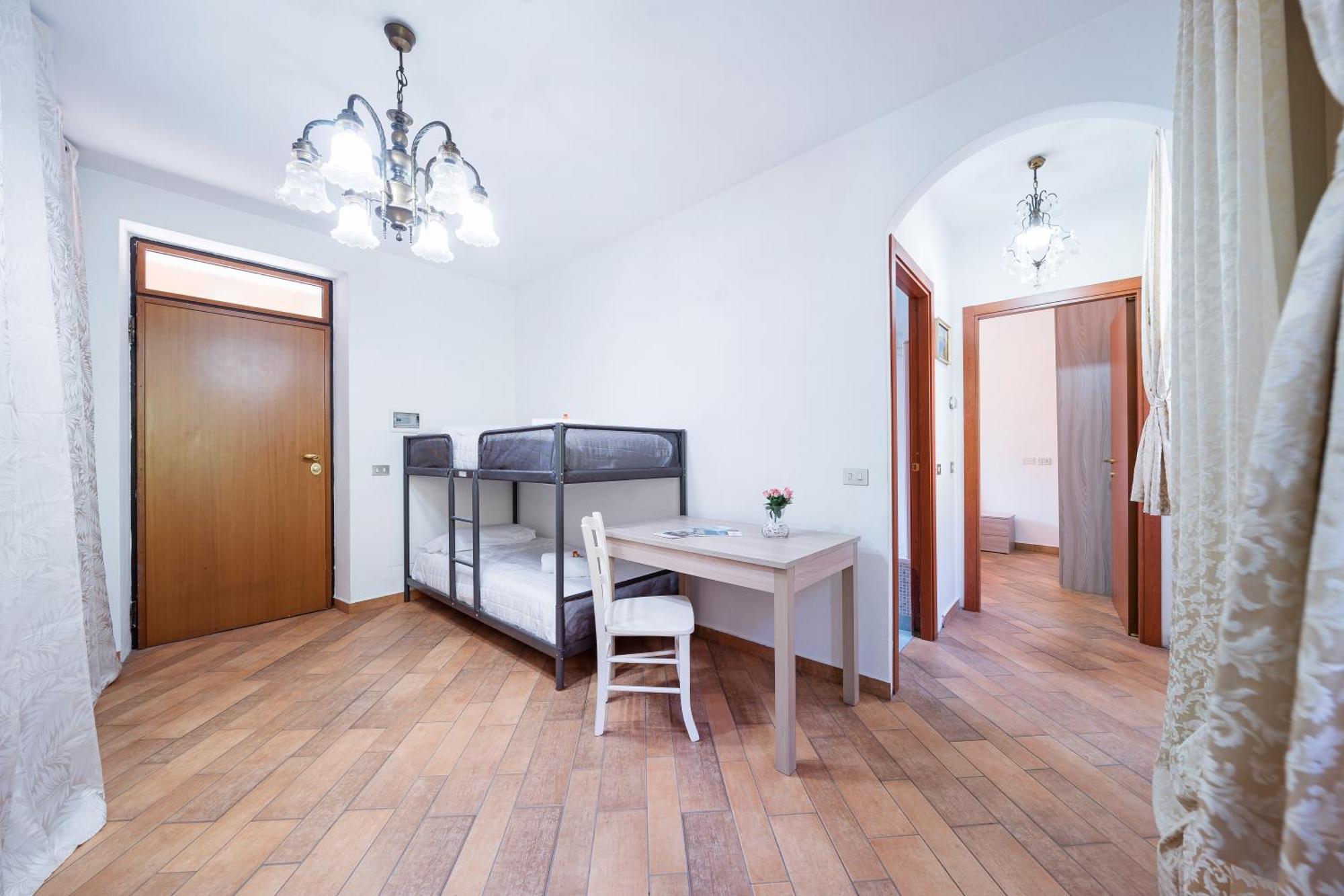B&B La Corte And Home Restaurant - Free Parking - 10 Minutes To The Lake And Centre Frühstückspension *