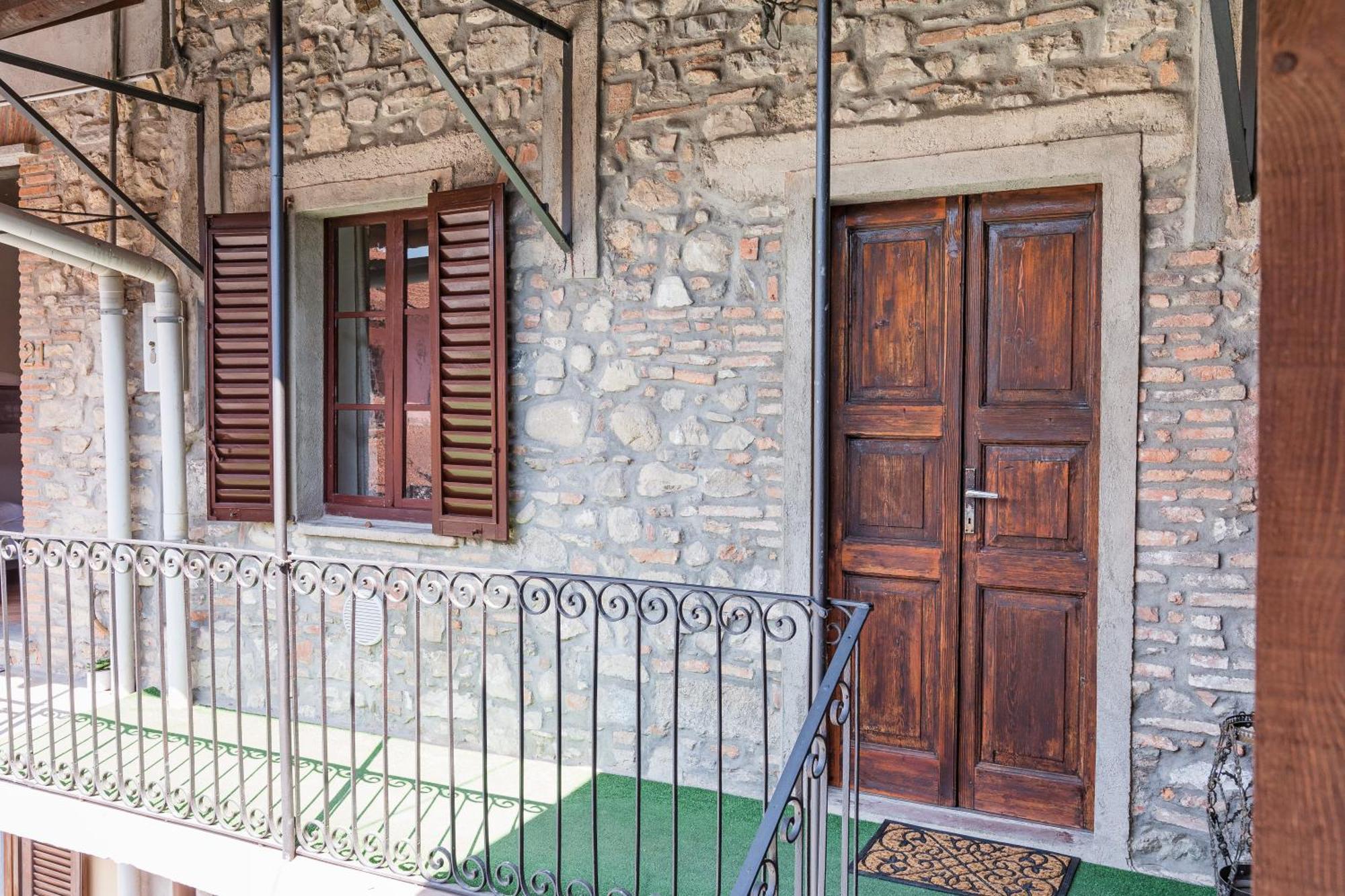 B&B La Corte And Home Restaurant - Free Parking - 10 Minutes To The Lake And Centre *