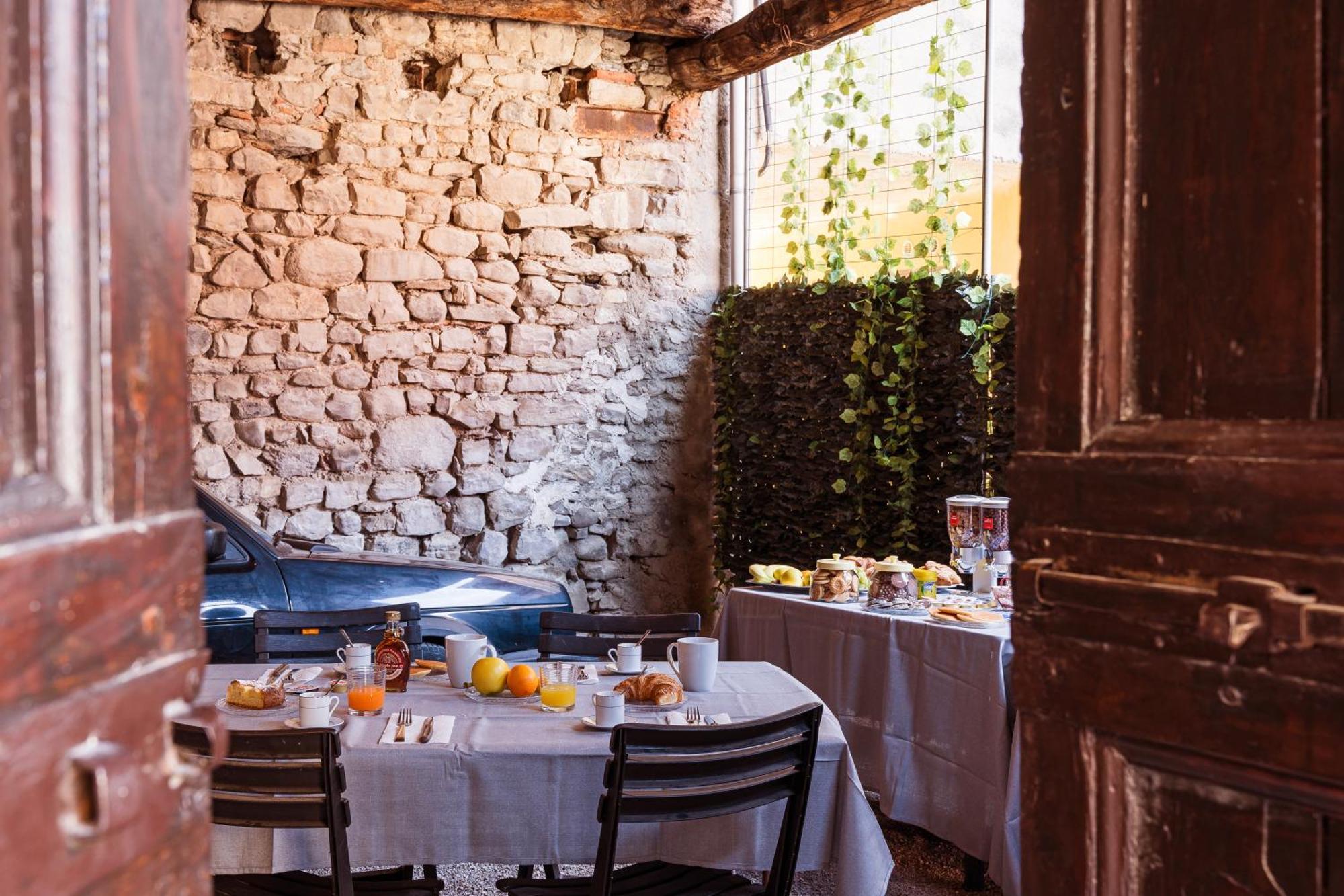 B&B La Corte And Home Restaurant - Free Parking - 10 Minutes To The Lake And Centre Frühstückspension *