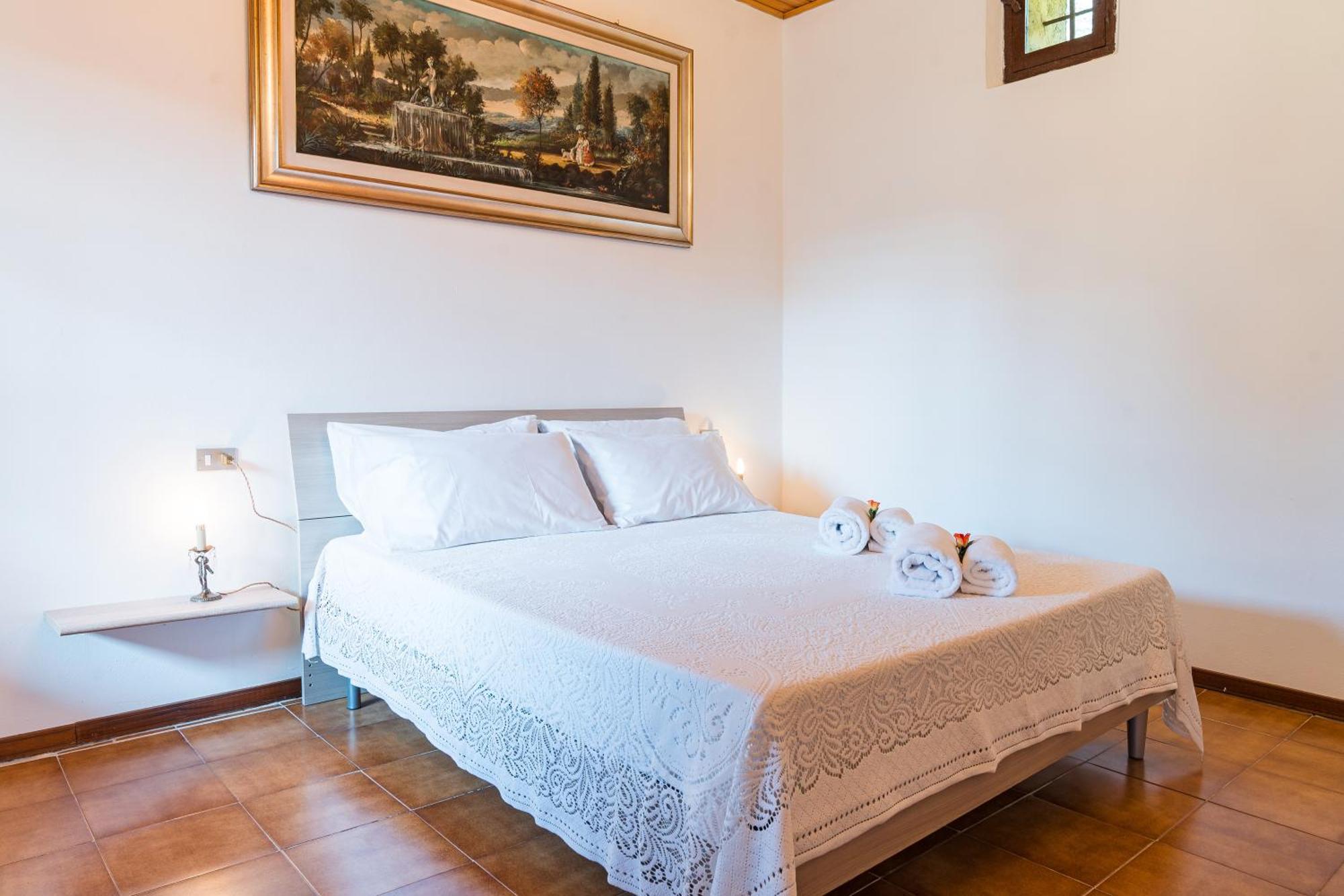 Frühstückspension B&B La Corte And Home Restaurant - Free Parking - 10 Minutes To The Lake And Centre Como