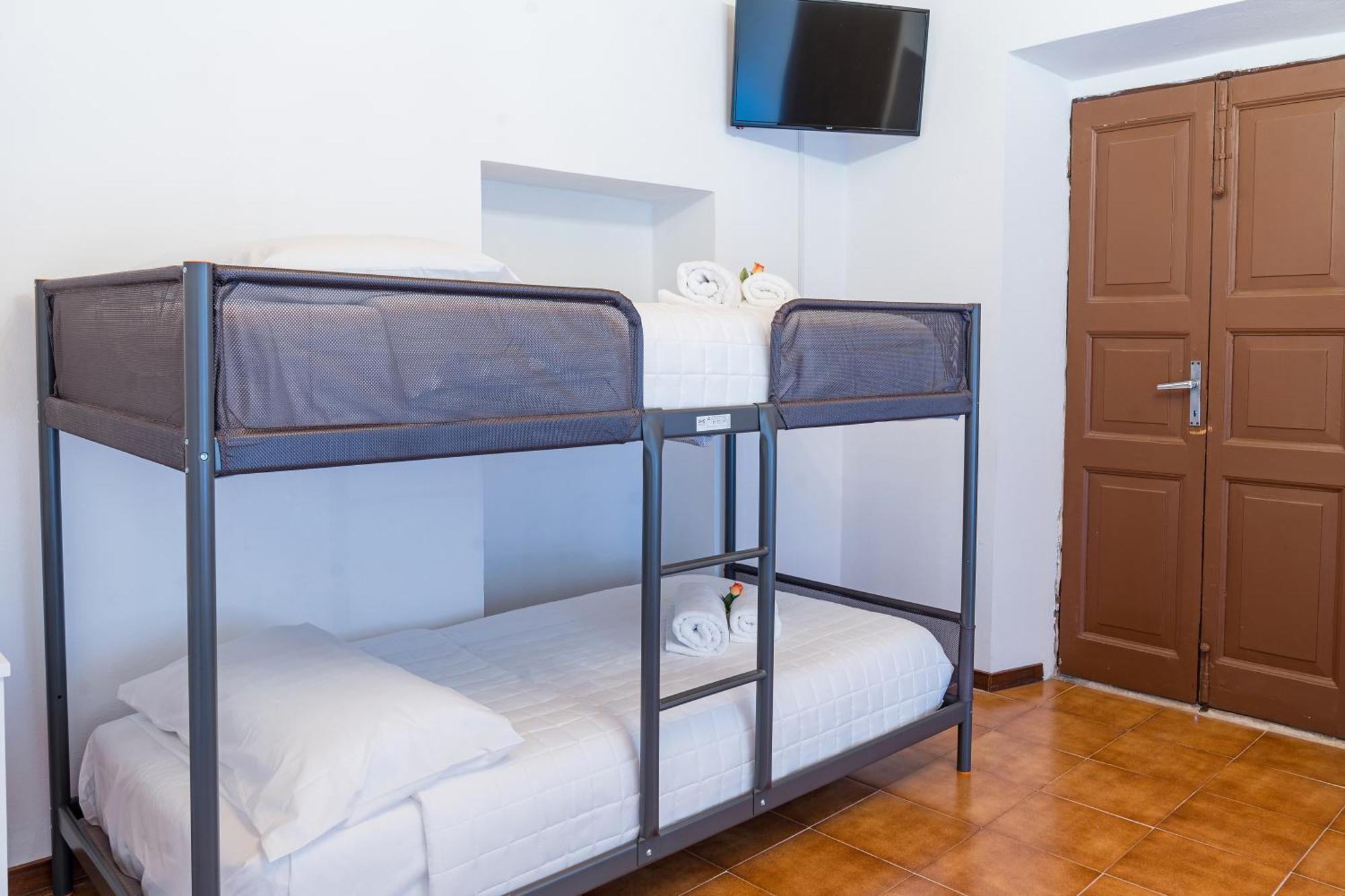 B&B La Corte And Home Restaurant - Free Parking - 10 Minutes To The Lake And Centre *