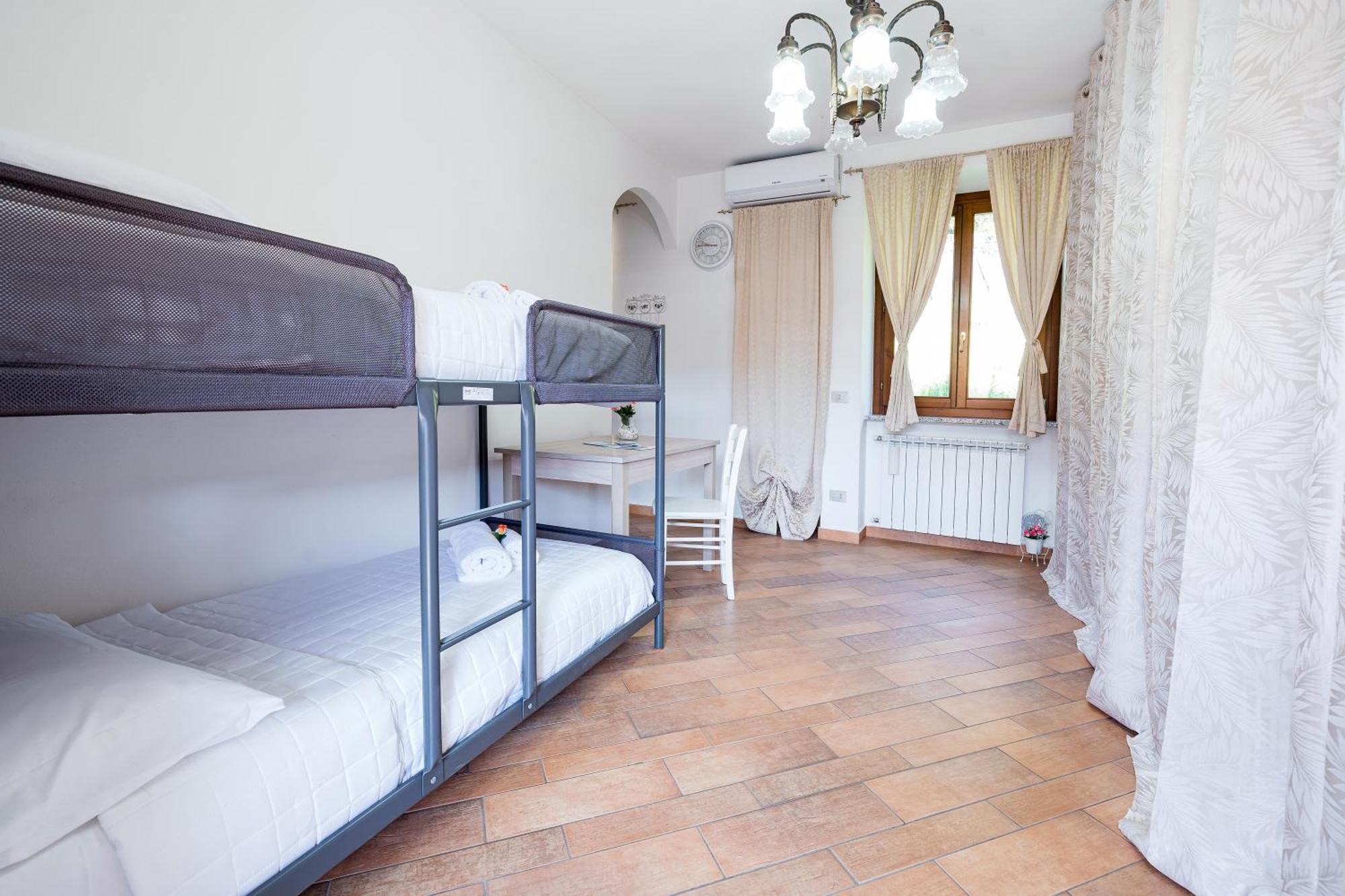 B&B La Corte And Home Restaurant - Free Parking - 10 Minutes To The Lake And Centre Frühstückspension