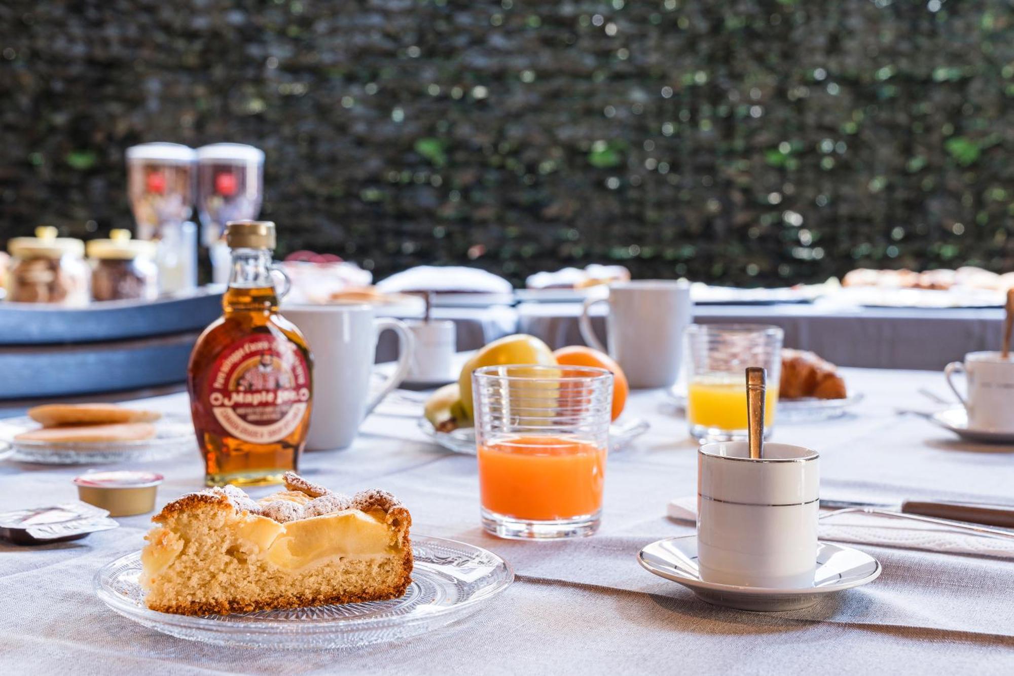 B&B La Corte And Home Restaurant - Free Parking - 10 Minutes To The Lake And Centre Frühstückspension Como