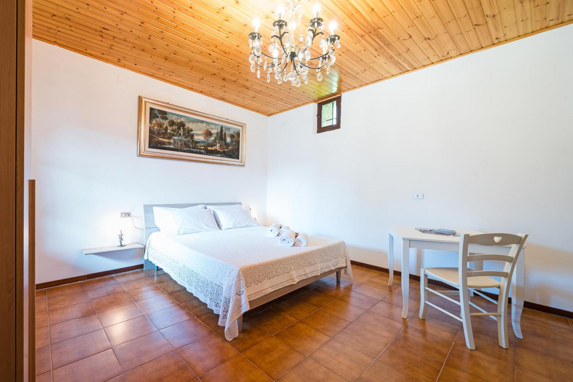 B&B La Corte And Home Restaurant - Free Parking - 10 Minutes To The Lake And Centre *