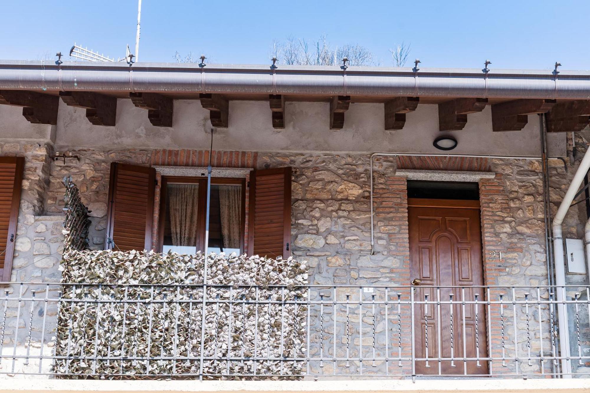 Frühstückspension B&B La Corte And Home Restaurant - Free Parking - 10 Minutes To The Lake And Centre Como