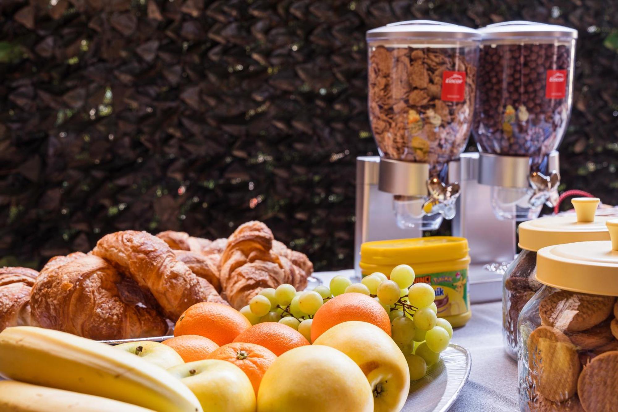 B&B La Corte And Home Restaurant - Free Parking - 10 Minutes To The Lake And Centre *