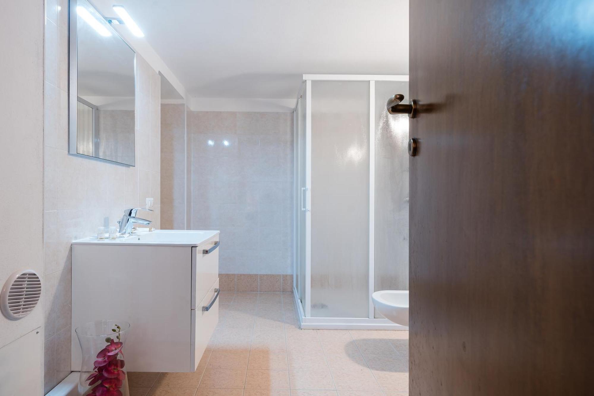 B&B La Corte And Home Restaurant - Free Parking - 10 Minutes To The Lake And Centre Como