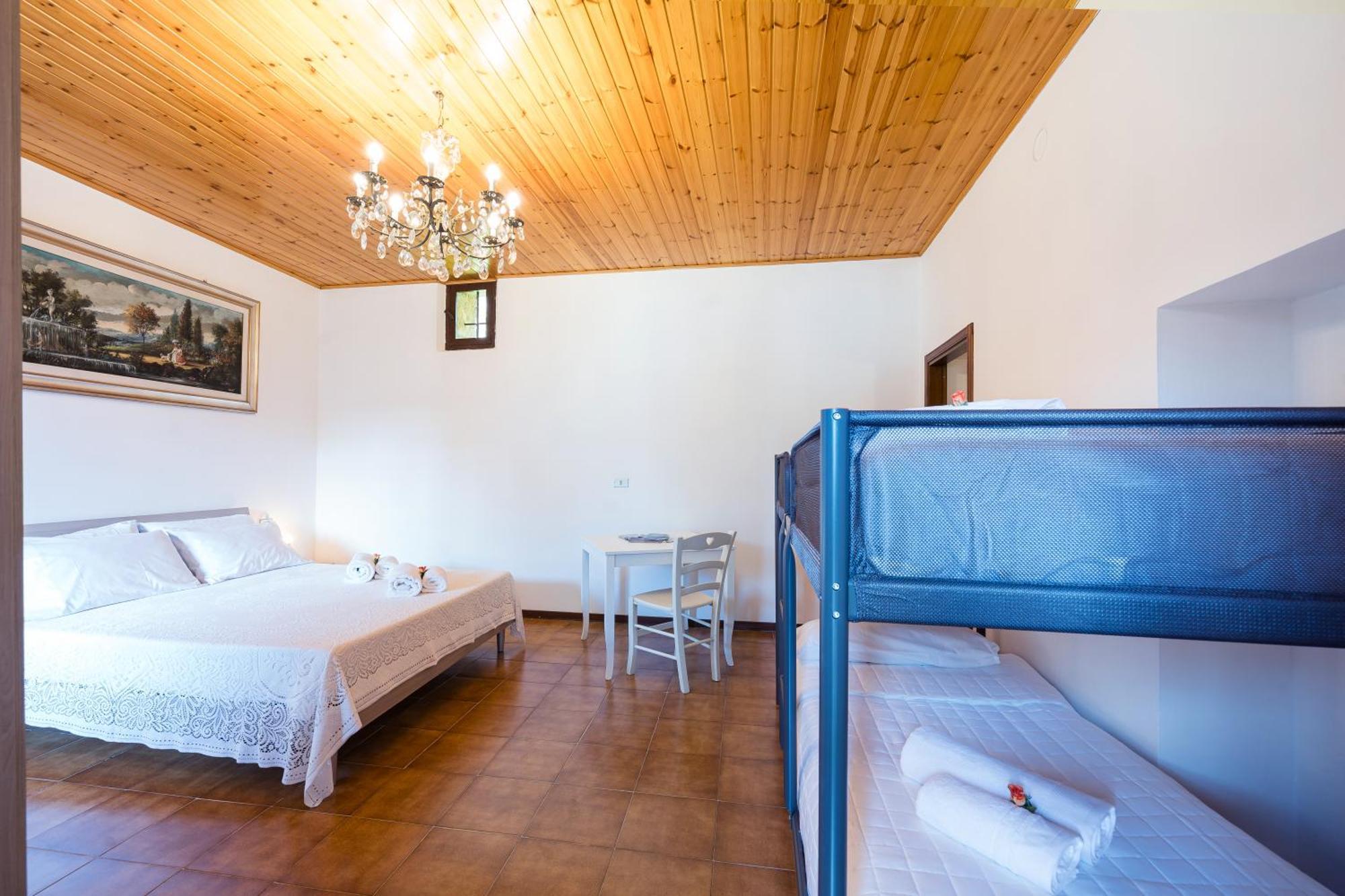 B&B La Corte And Home Restaurant - Free Parking - 10 Minutes To The Lake And Centre Como