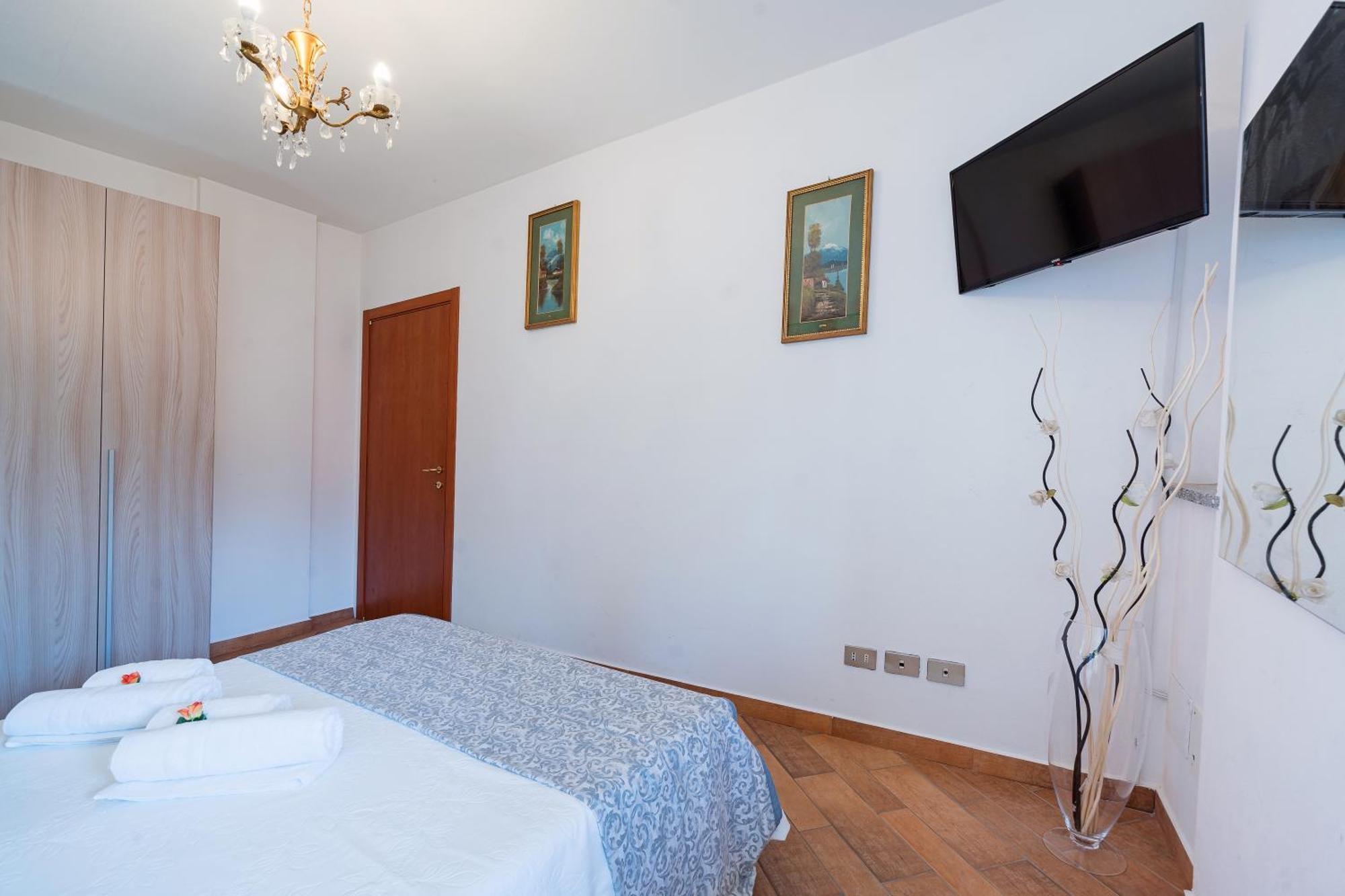 B&B La Corte And Home Restaurant - Free Parking - 10 Minutes To The Lake And Centre *