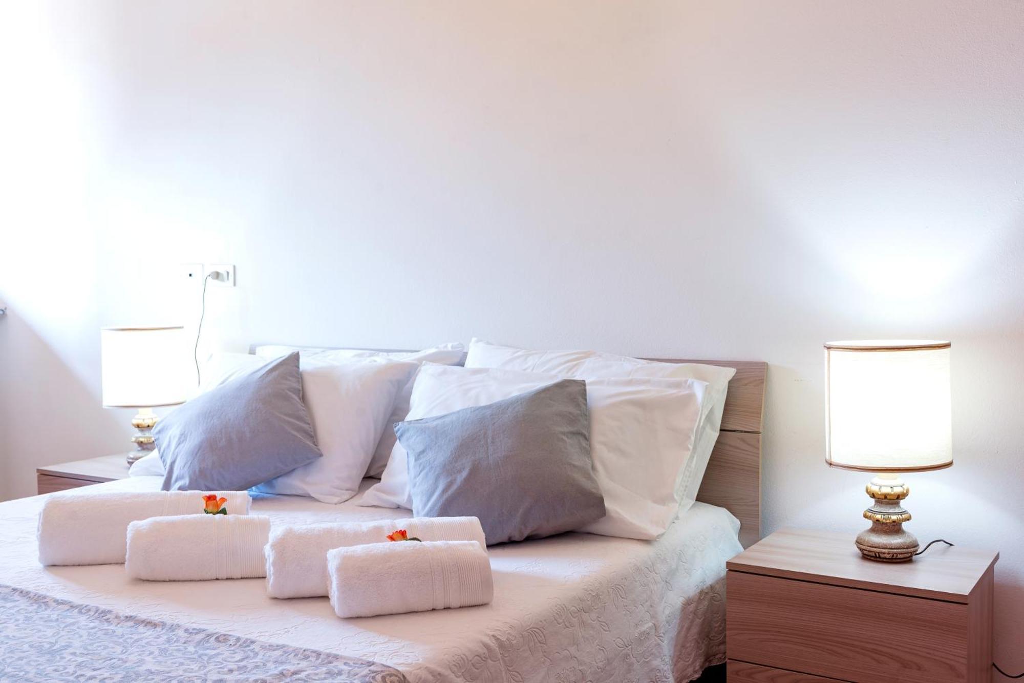 B&B La Corte And Home Restaurant - Free Parking - 10 Minutes To The Lake And Centre