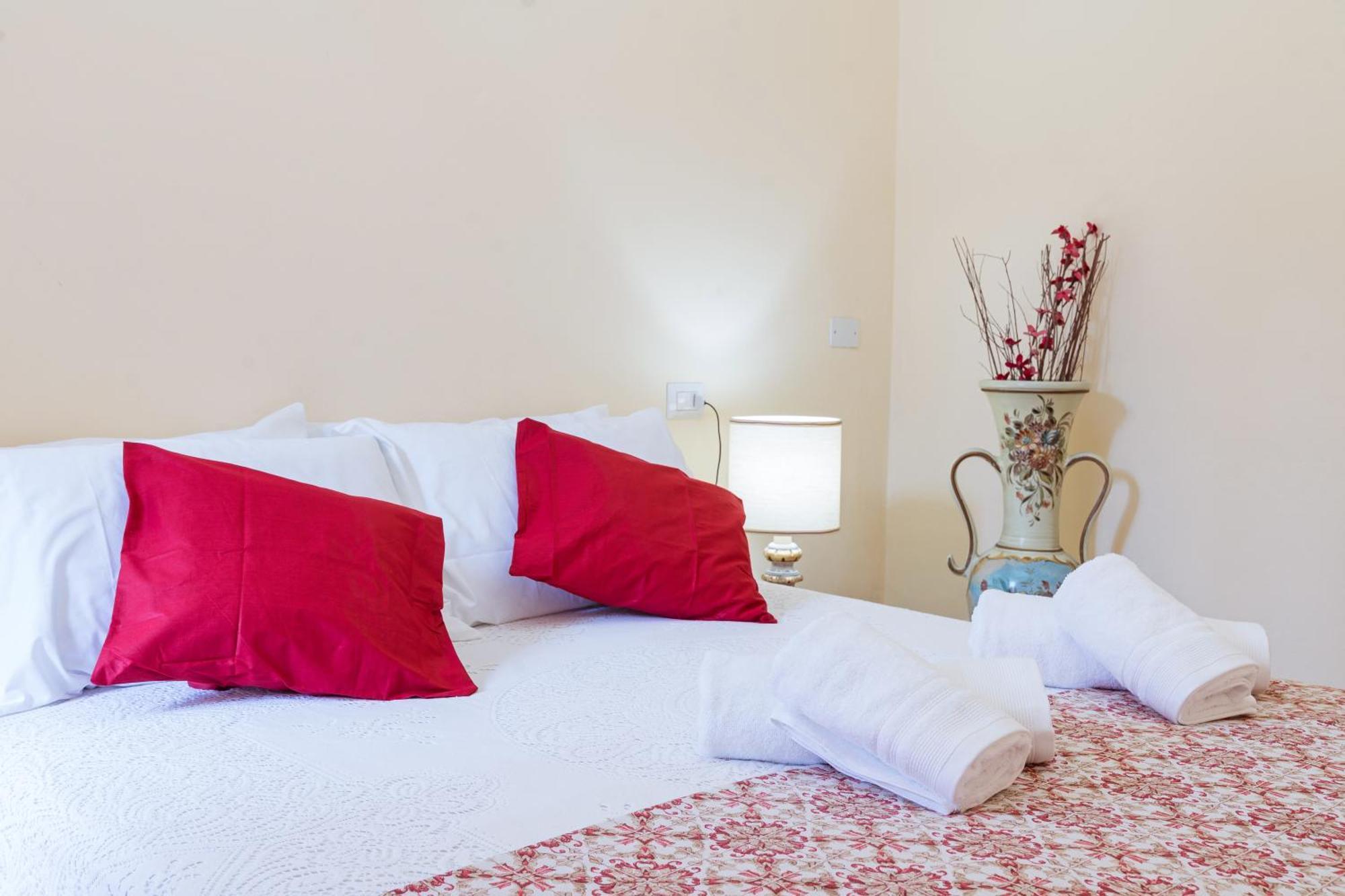 B&B La Corte And Home Restaurant - Free Parking - 10 Minutes To The Lake And Centre Frühstückspension Como