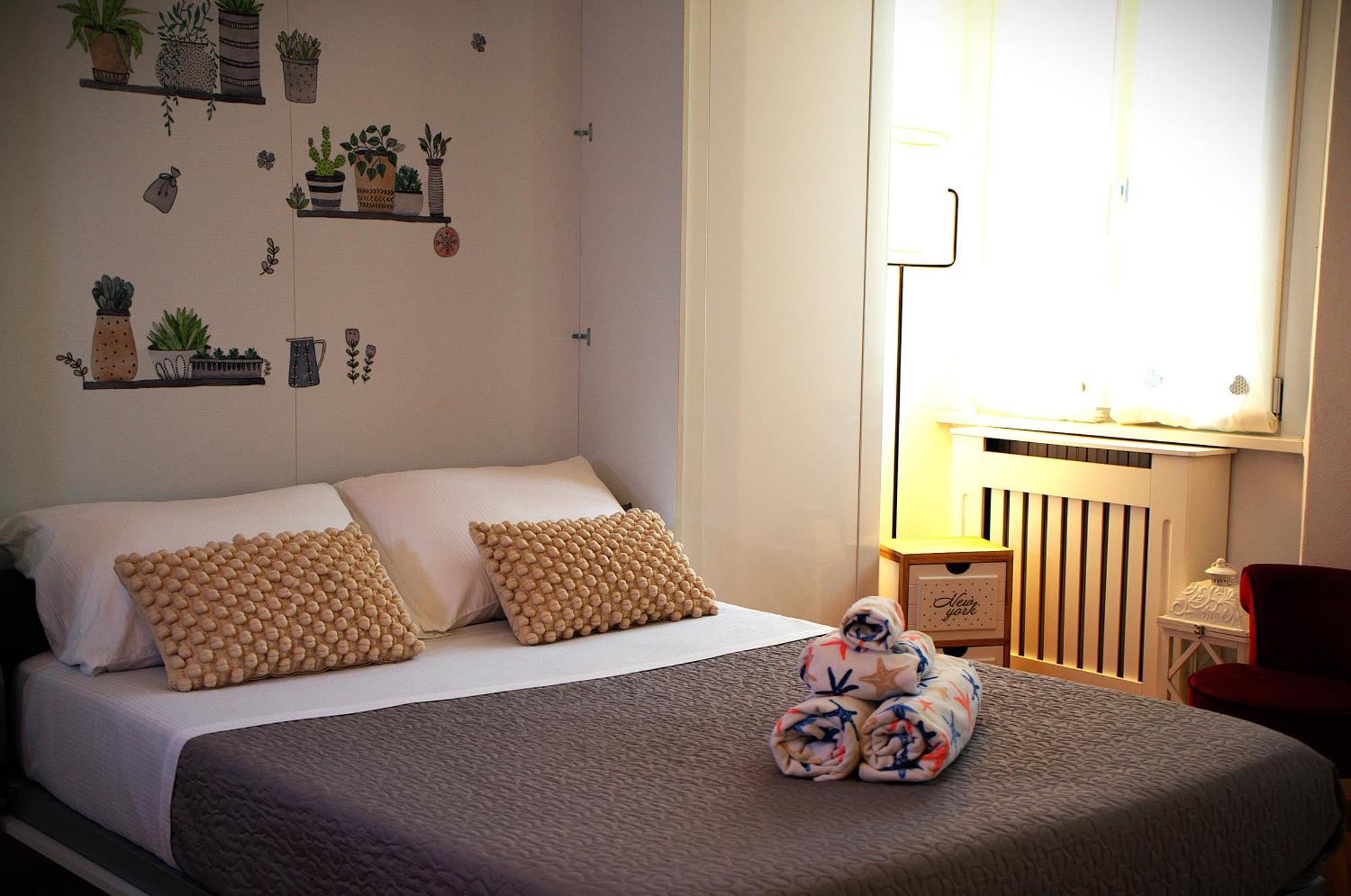 Portatorre Suite, A Charming In The Heart Of Como, Free Private Parking, Air Conditioning & More! *