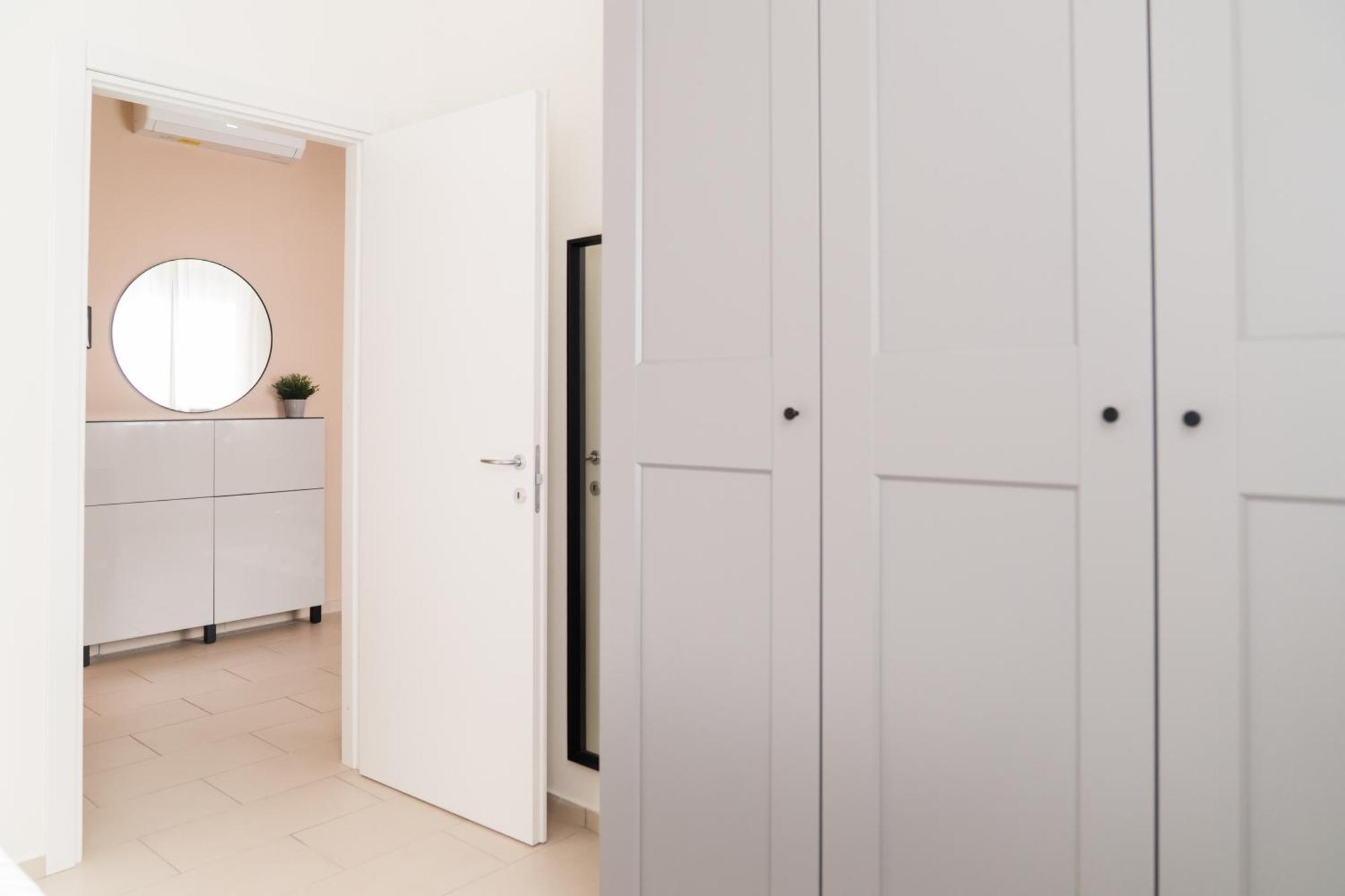 Dieci By Comorooms Apartment *