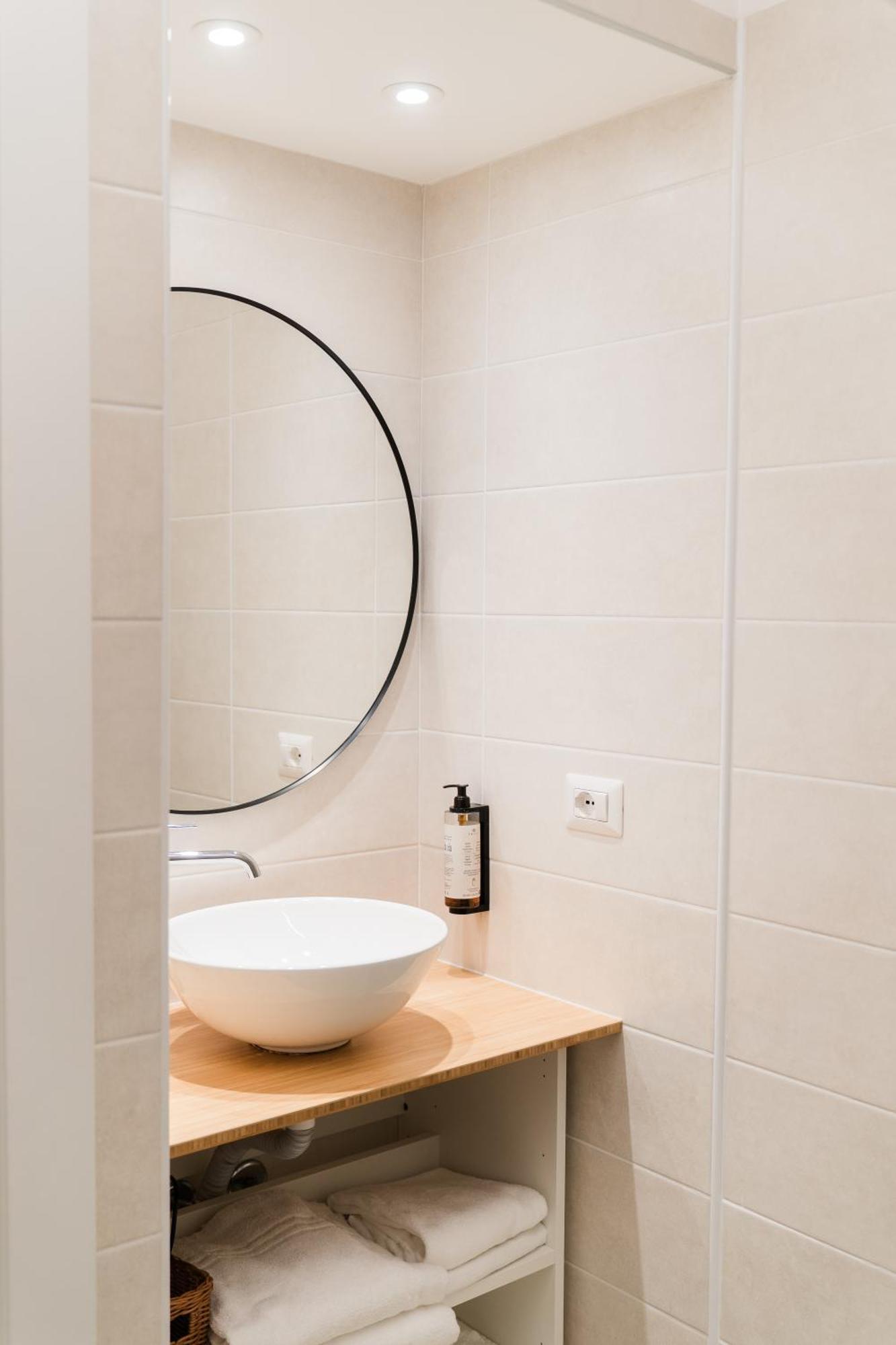 Dieci By Comorooms Apartment
