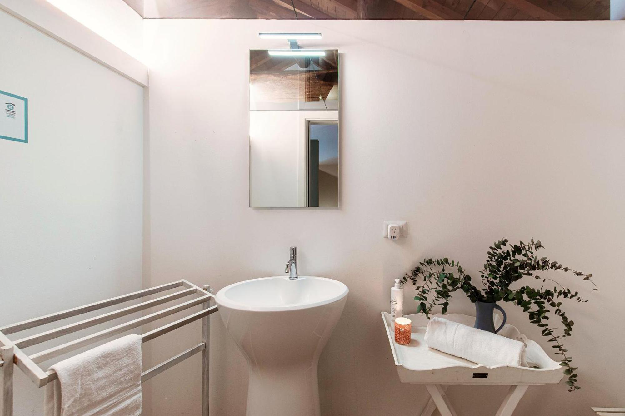 Corte Delle Rondini - Bymyhomeincomo * Como
