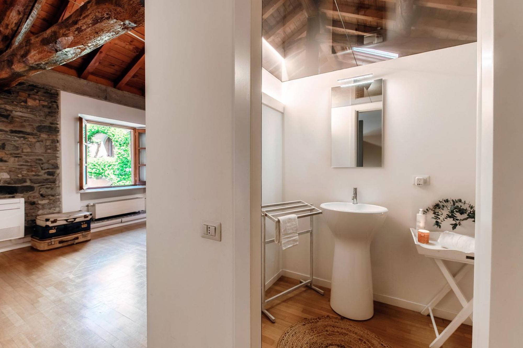 Corte Delle Rondini - Bymyhomeincomo Apartment *