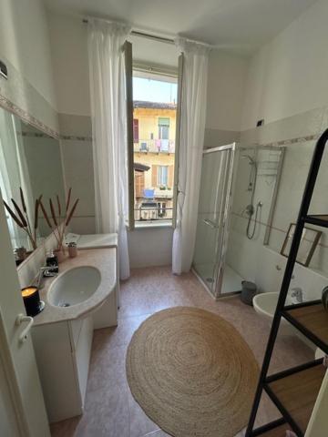 Dama In Center Apartment Como