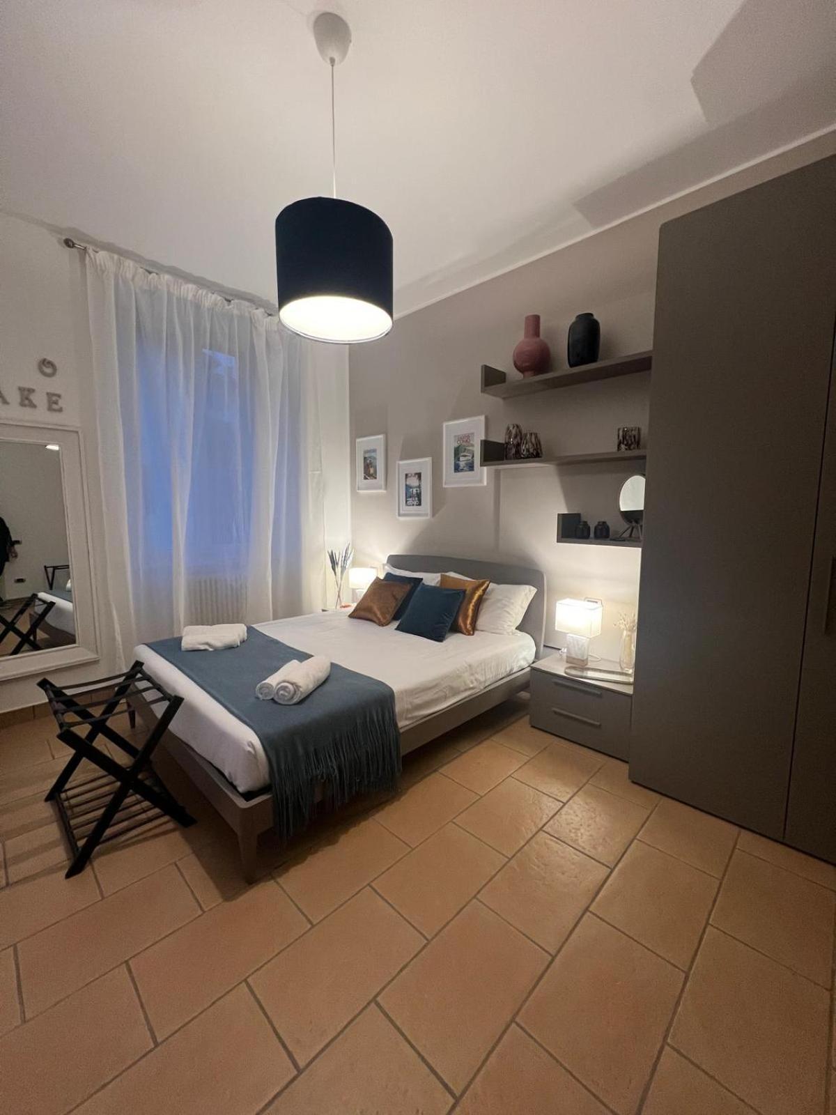 Dama In Center Apartment