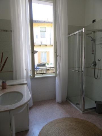 Dama In Center Apartment Como