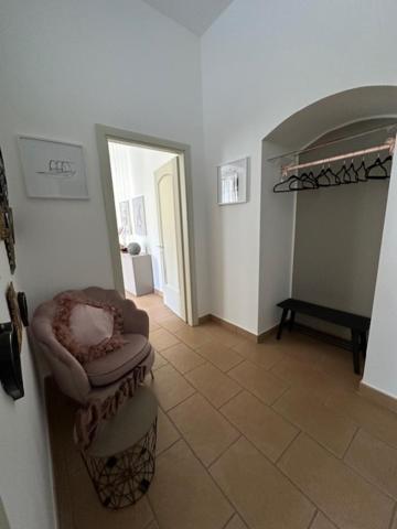 Dama In Center Apartment