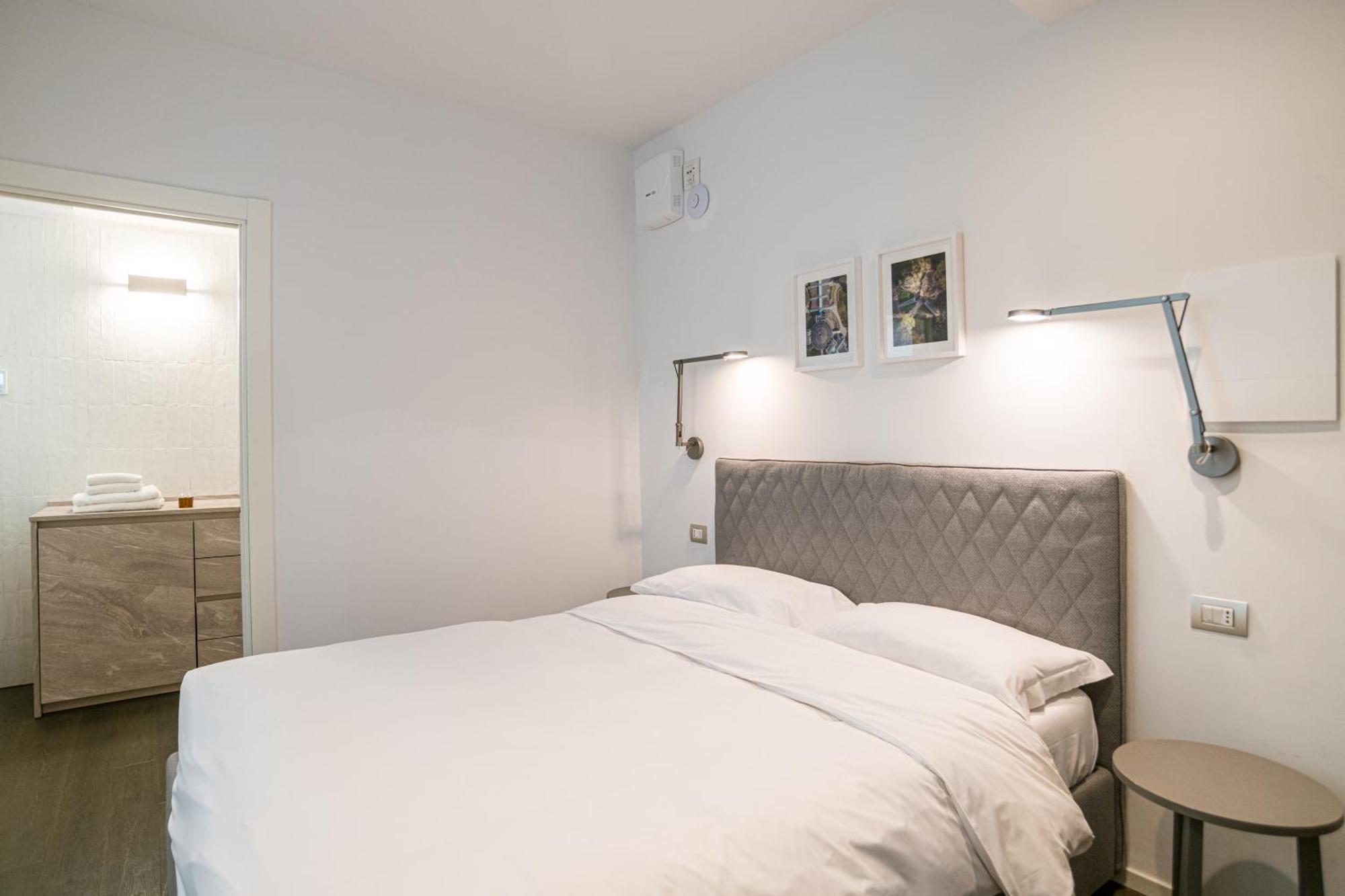Palazzo La Cortesella - Modern Design & Location Como