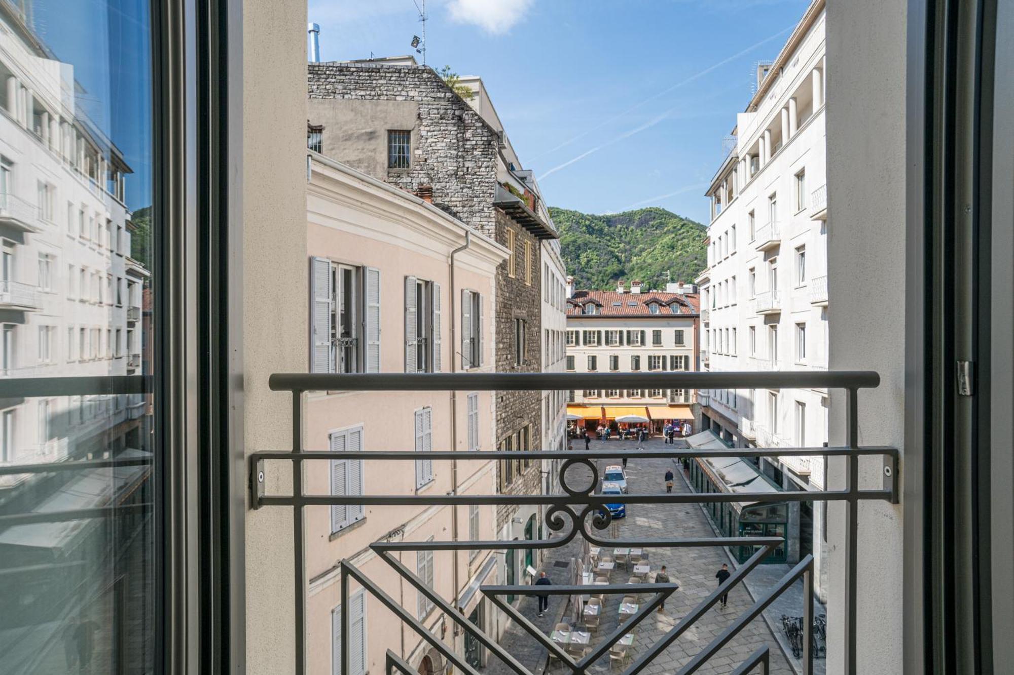 Palazzo La Cortesella - Modern Design & Location Como