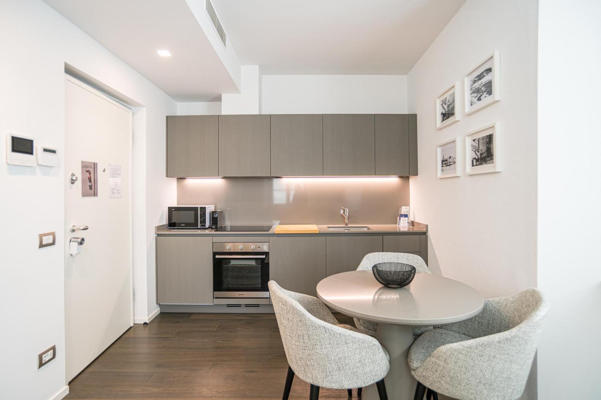 Palazzo La Cortesella - Modern Design & Location Apartment Como
