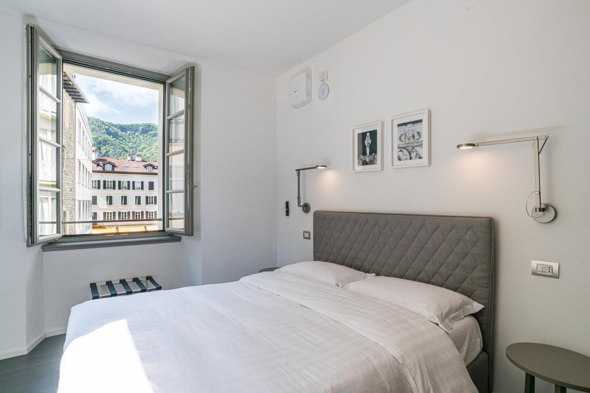 Palazzo La Cortesella - Modern Design & Location Apartment Como