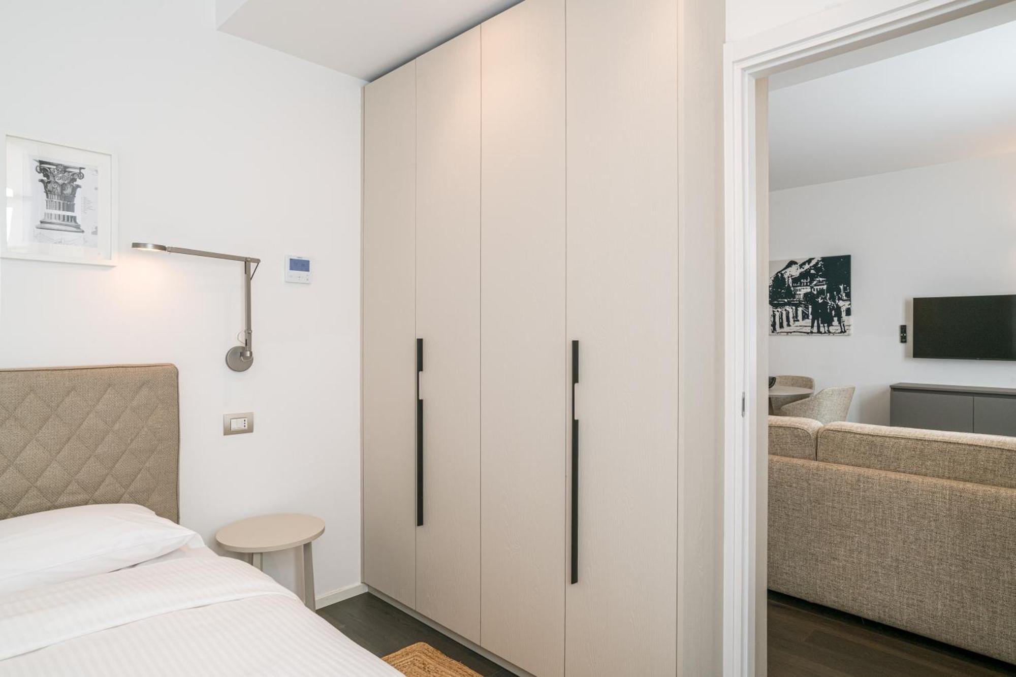 Palazzo La Cortesella - Modern Design & Location Apartment