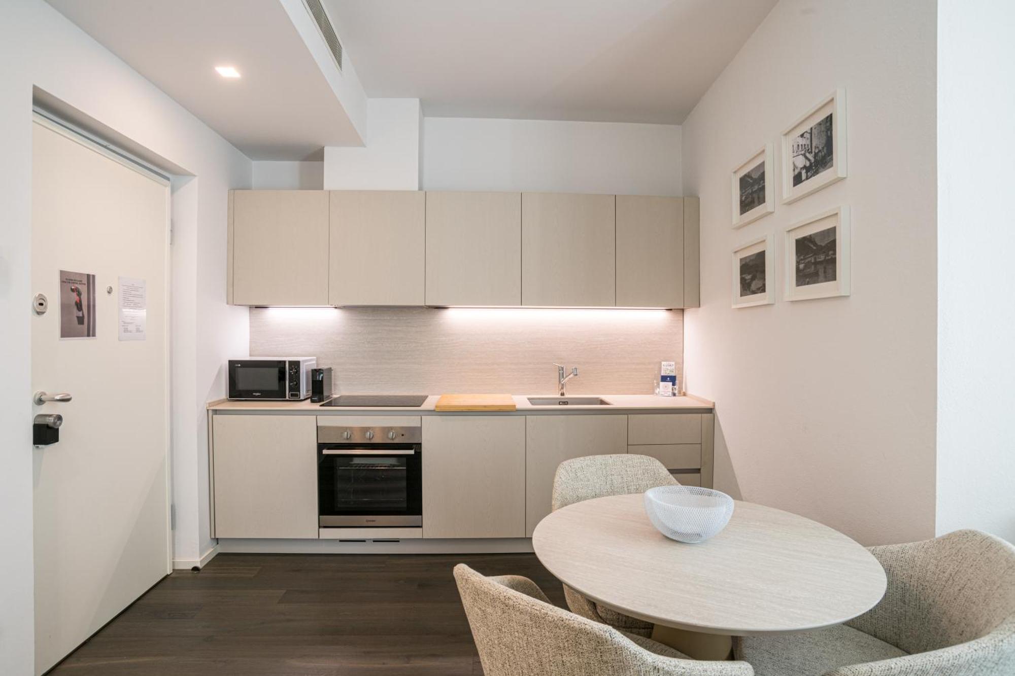 Apartment Palazzo La Cortesella - Modern Design & Location *