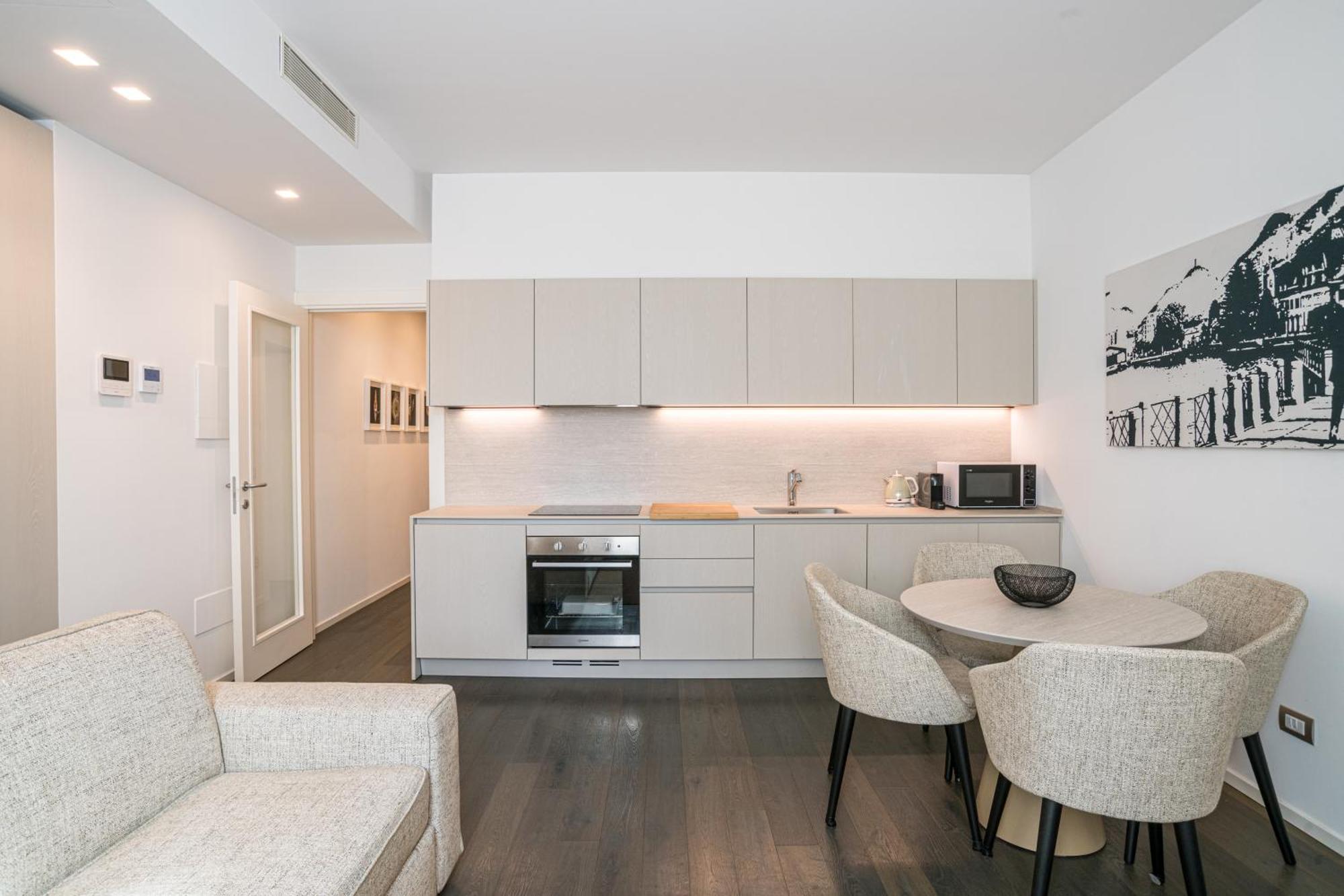 Palazzo La Cortesella - Modern Design & Location Apartment Como