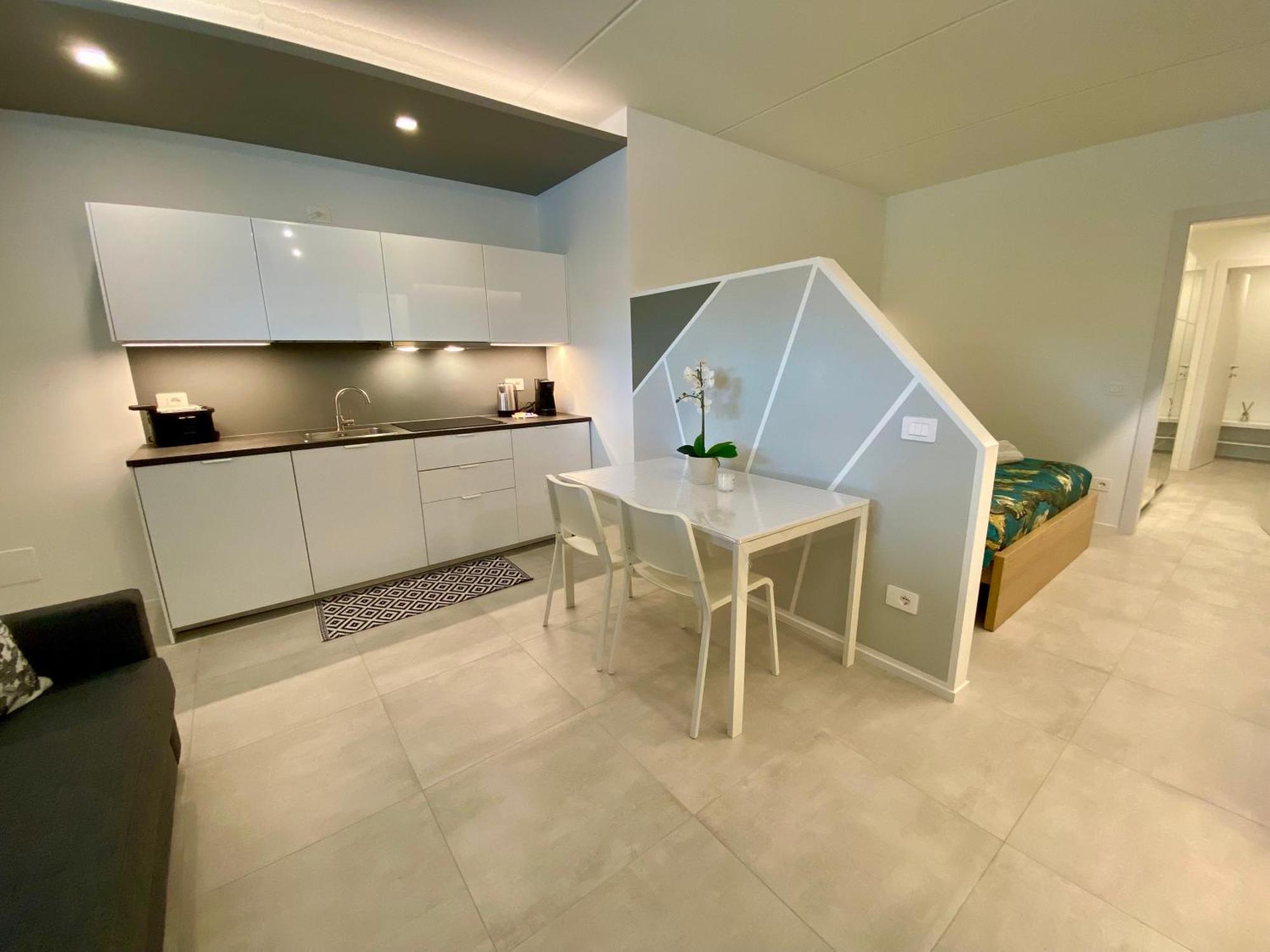 New Residenza Le Essenze - I 7 Laghi * Erba
