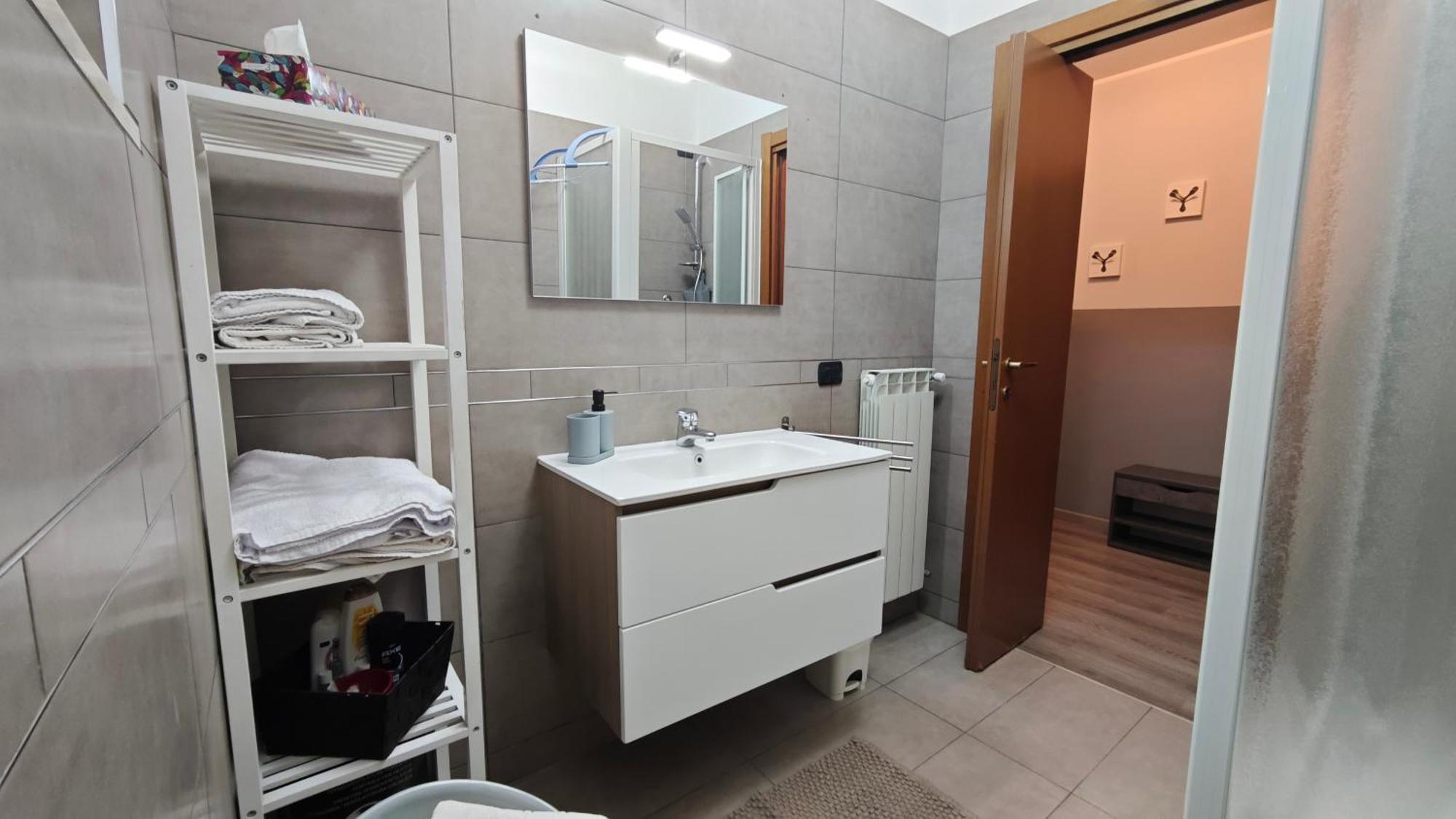 Aleph With Private Parking, Next Train Station Apartment *