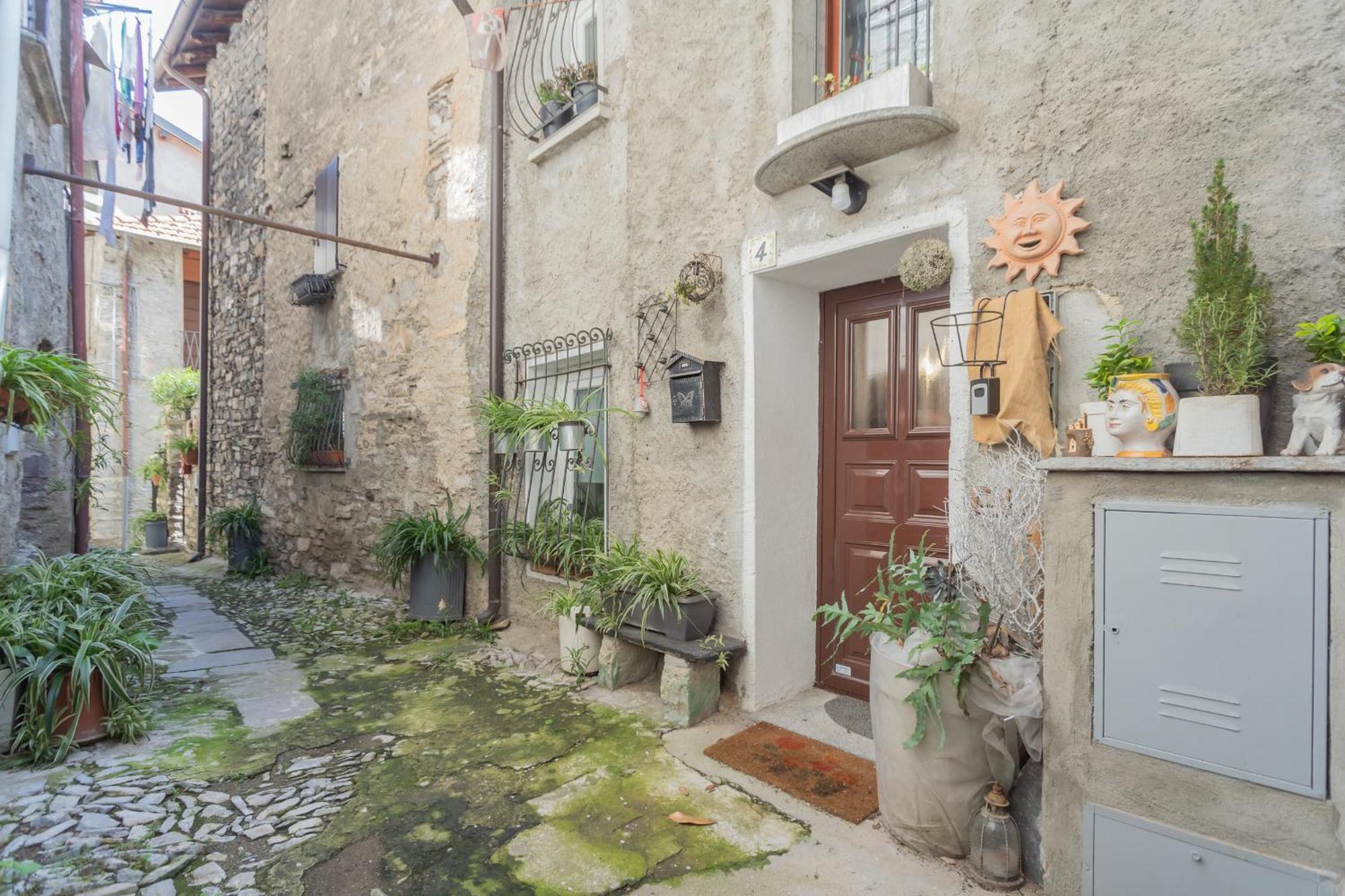 Pretty In Old Town By Rent Apartment