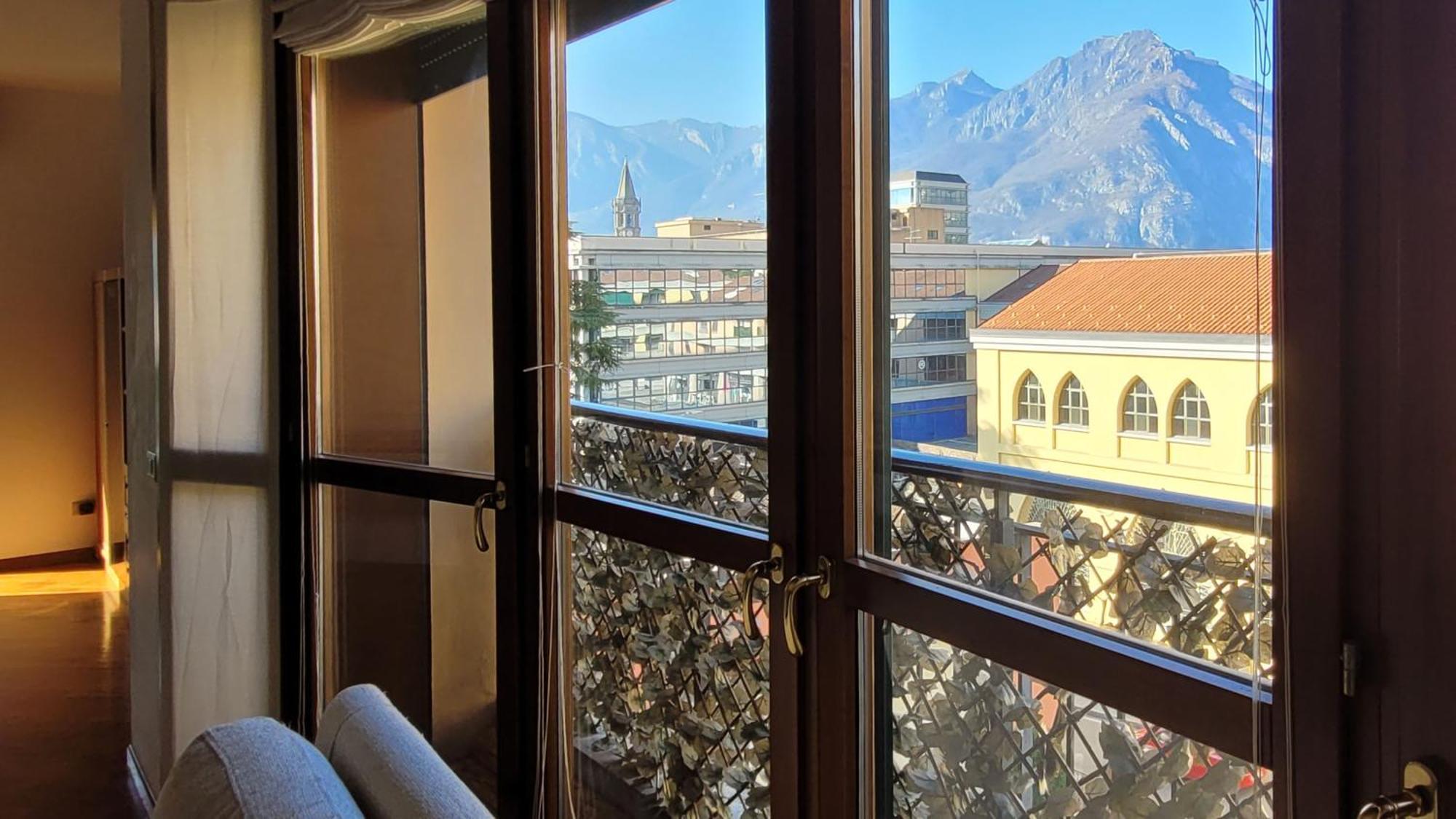 Spacious Bright Near Center And With Air Conditioning * Lecco