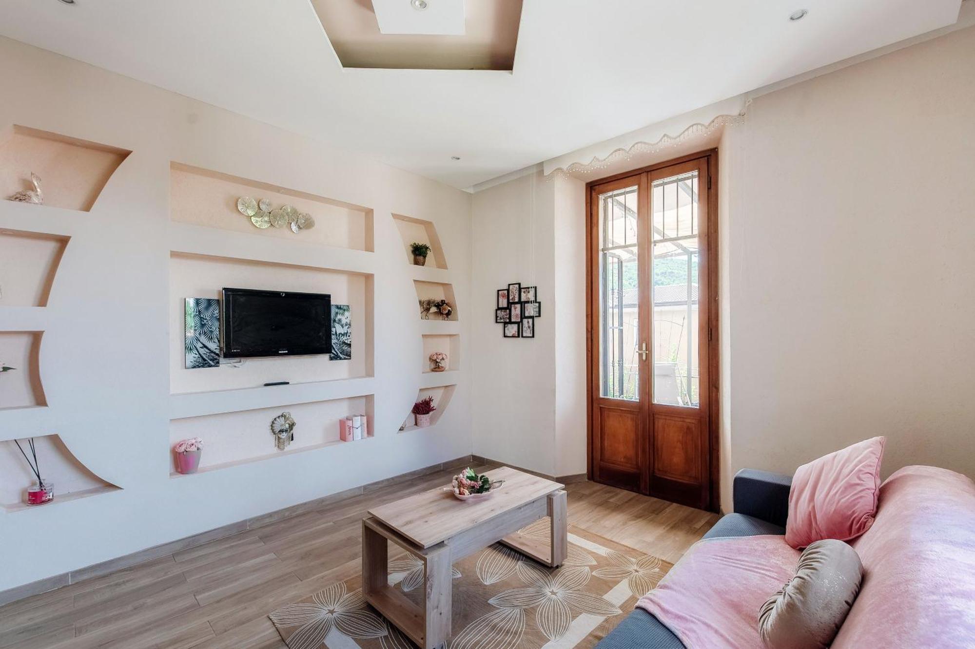 Apartment Wisteria On